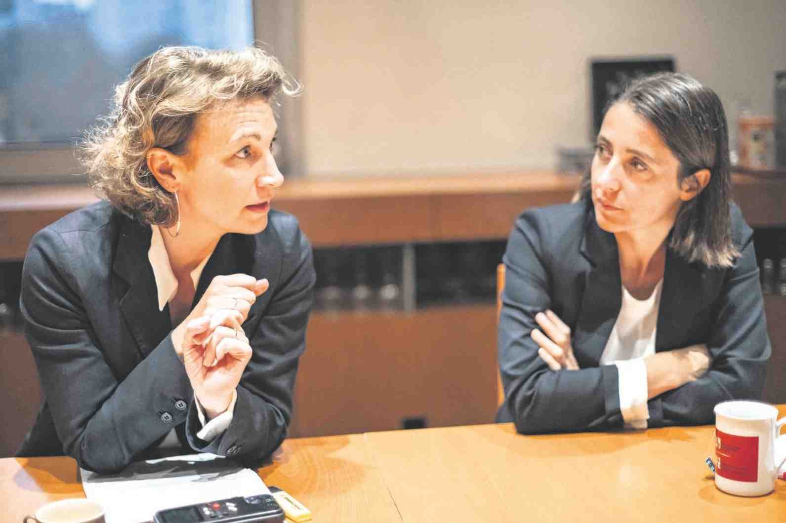 À gauche, Marylise Léon, secrétaire générale de la CFDT ; à droite, Sophie Binet, secrétaire générale de la CGT, mardi au siège de la CFDT.