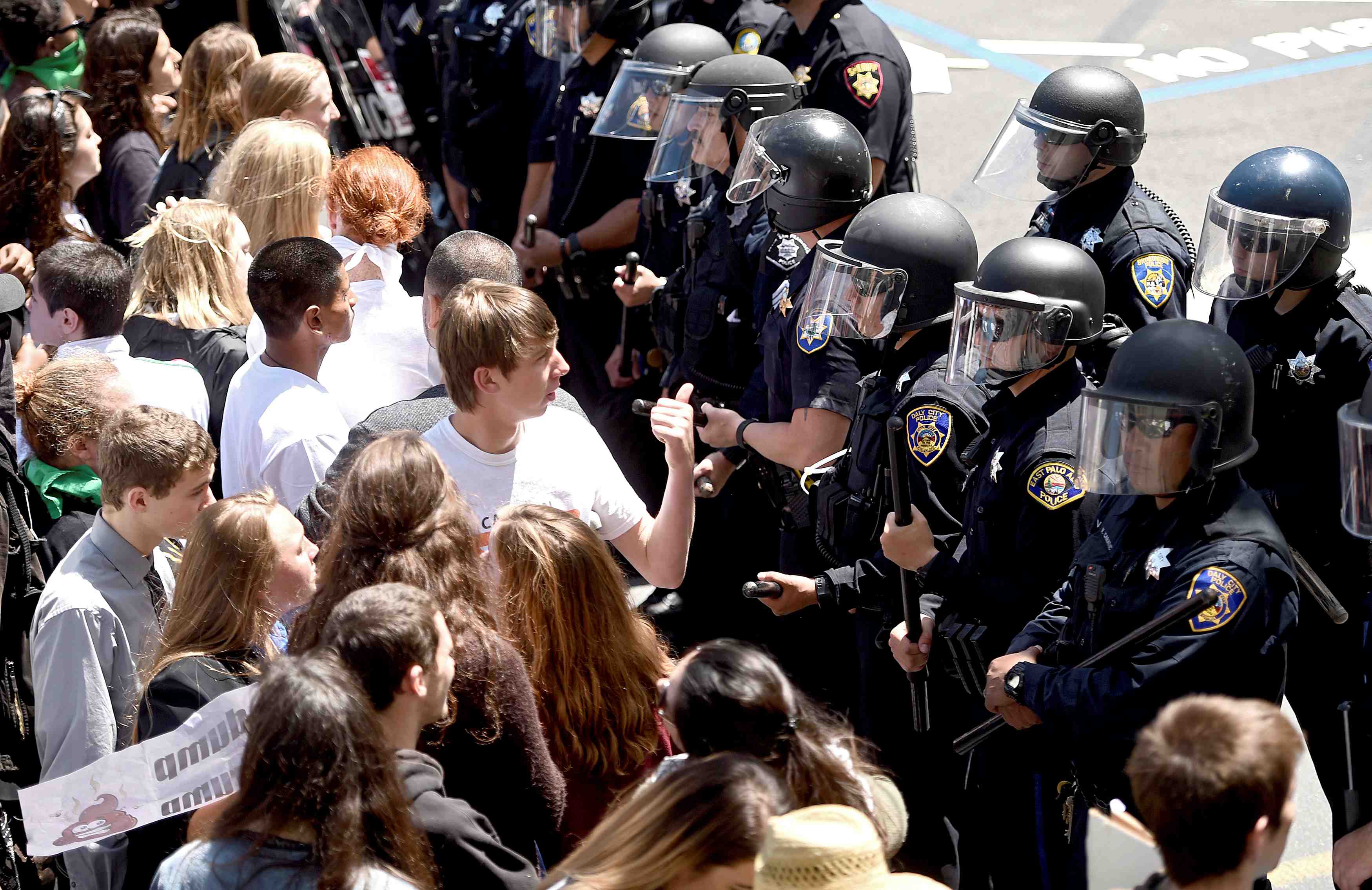 Protestations contre un meeting de donald trump en californie