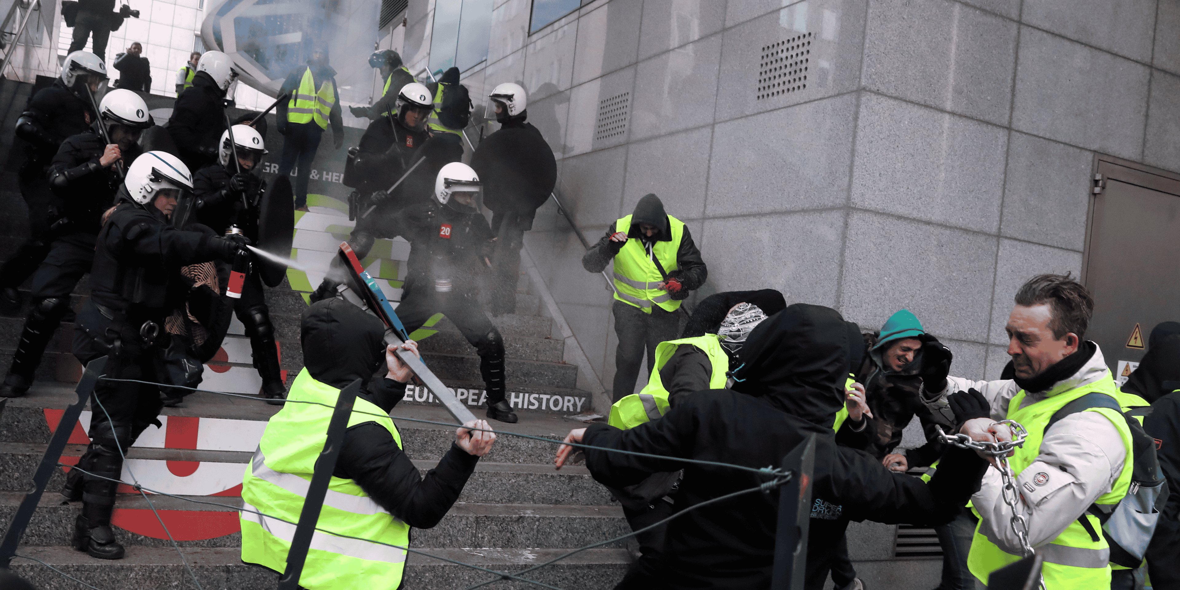 Quelque 400 "gilets jaunes" interpelles a bruxelles