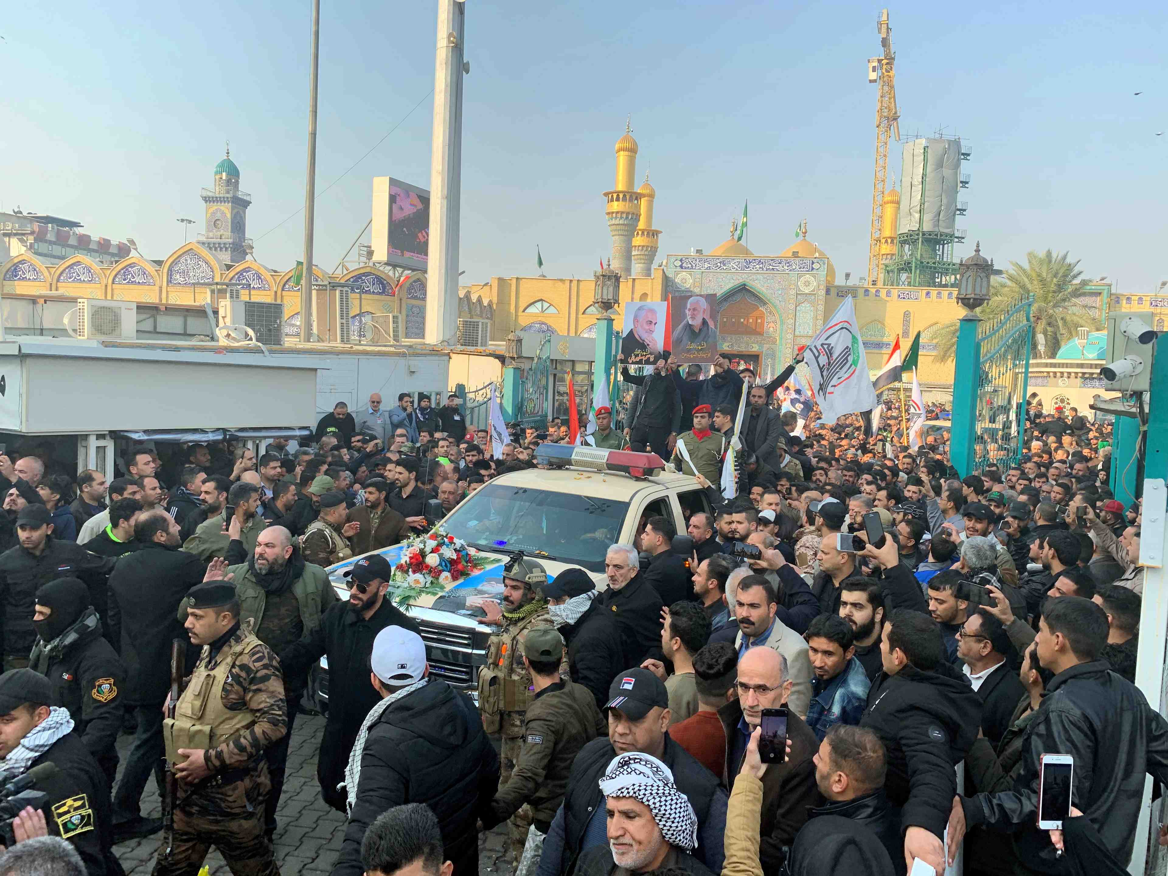 Longue procession funeraire en irak pour le general iranien soleimani