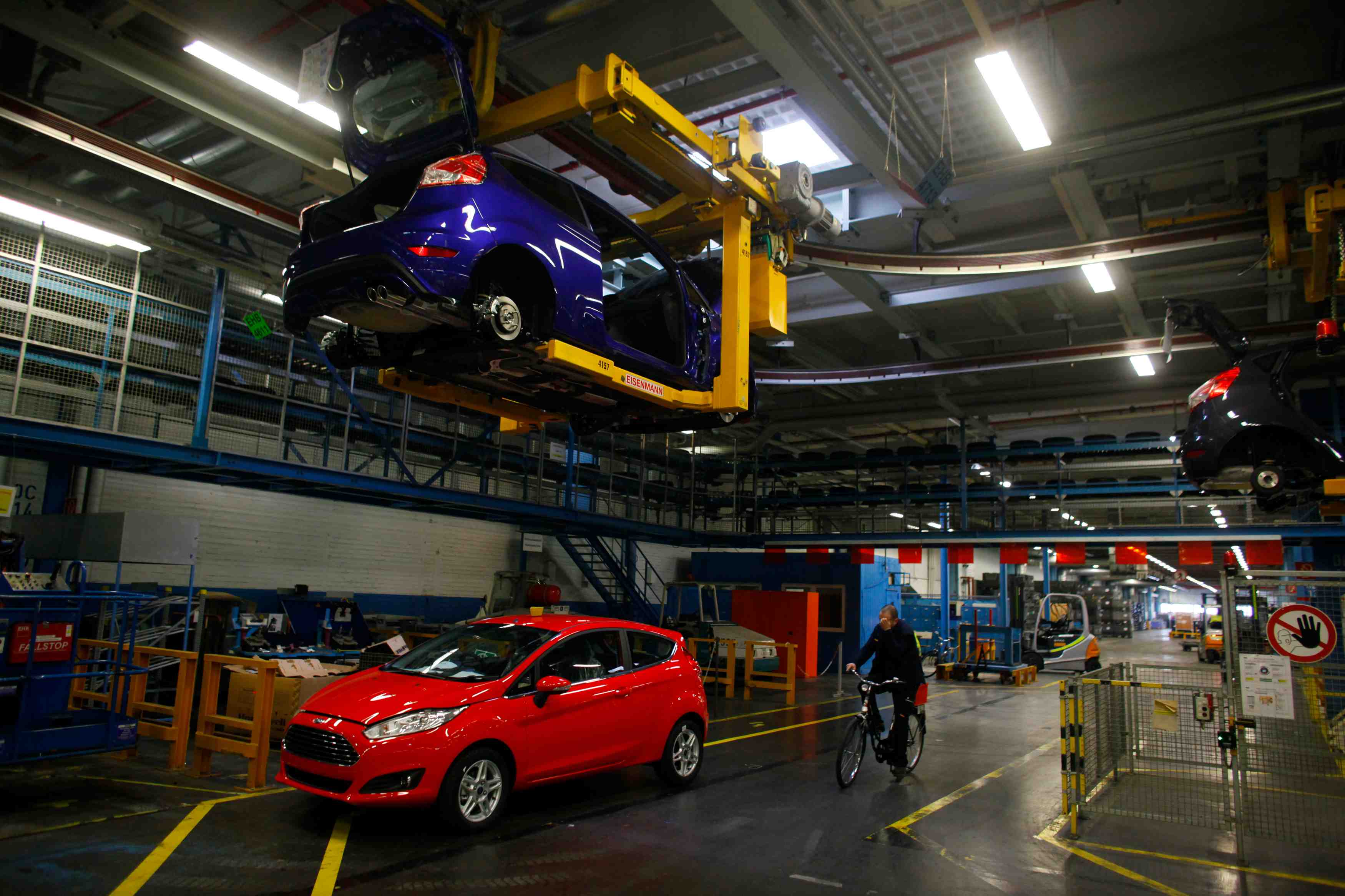 Le marche automobile europeen a poursuivi sa chute en juillet-aout