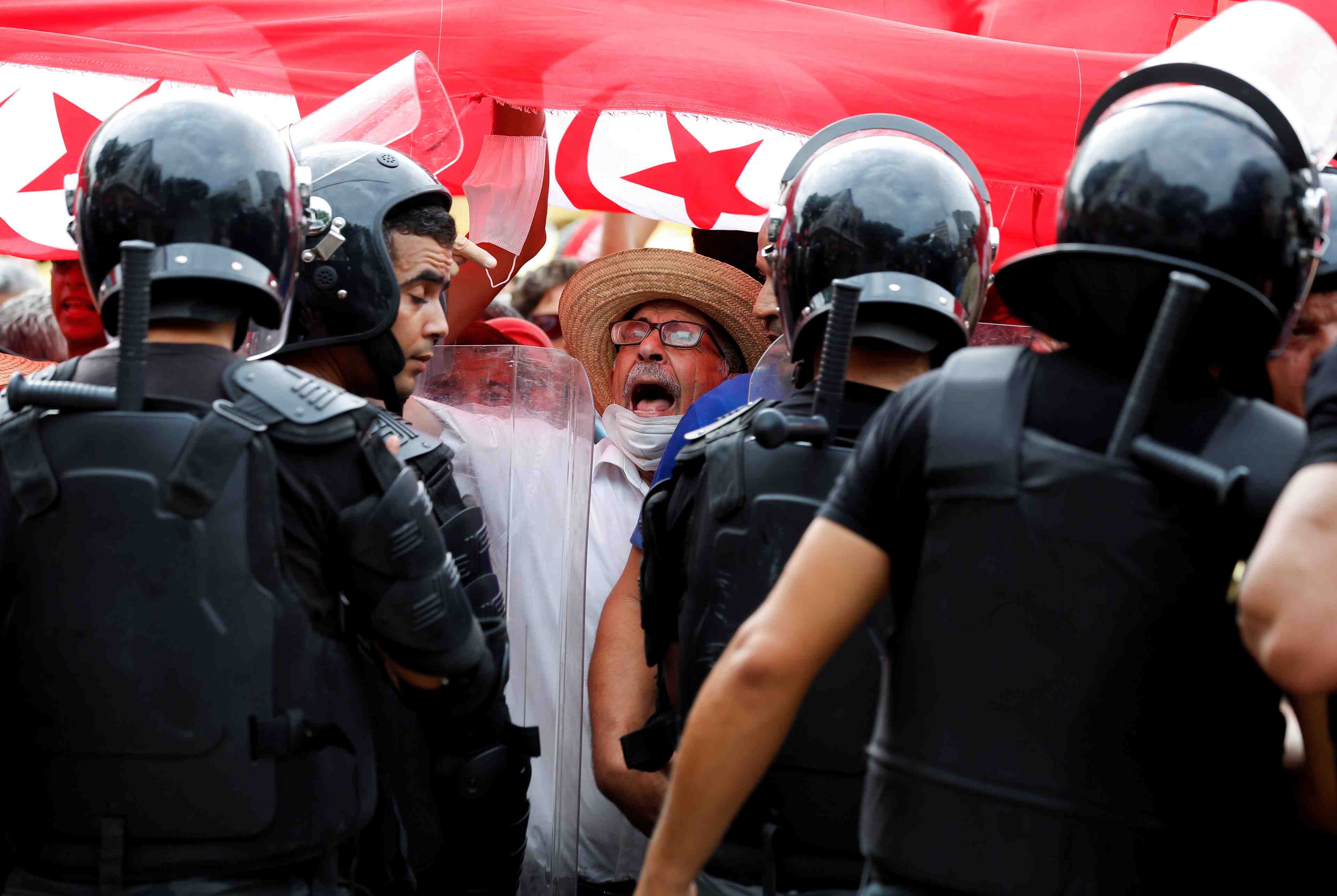 Tunisie: le regulateur ferme une chaine de television critique du president