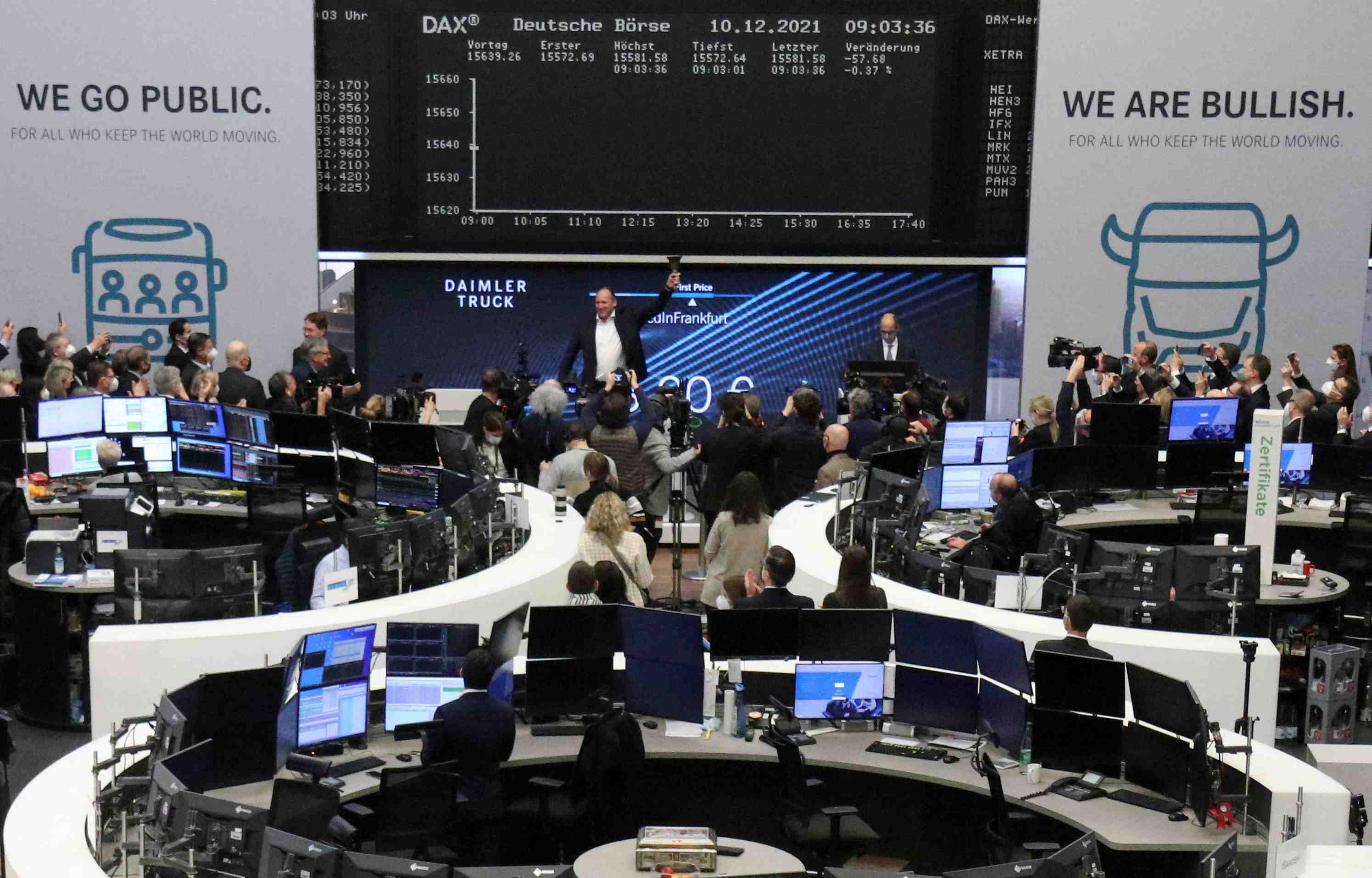 Daimler truck en hausse pour ses debuts en bourse