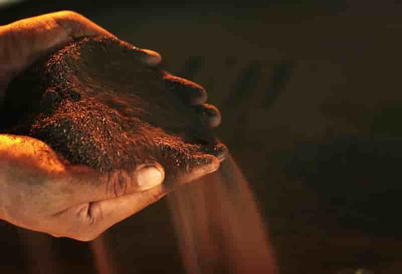 L'etat s'engage a soutenir la filiere du nickel en nouvelle-caledonie