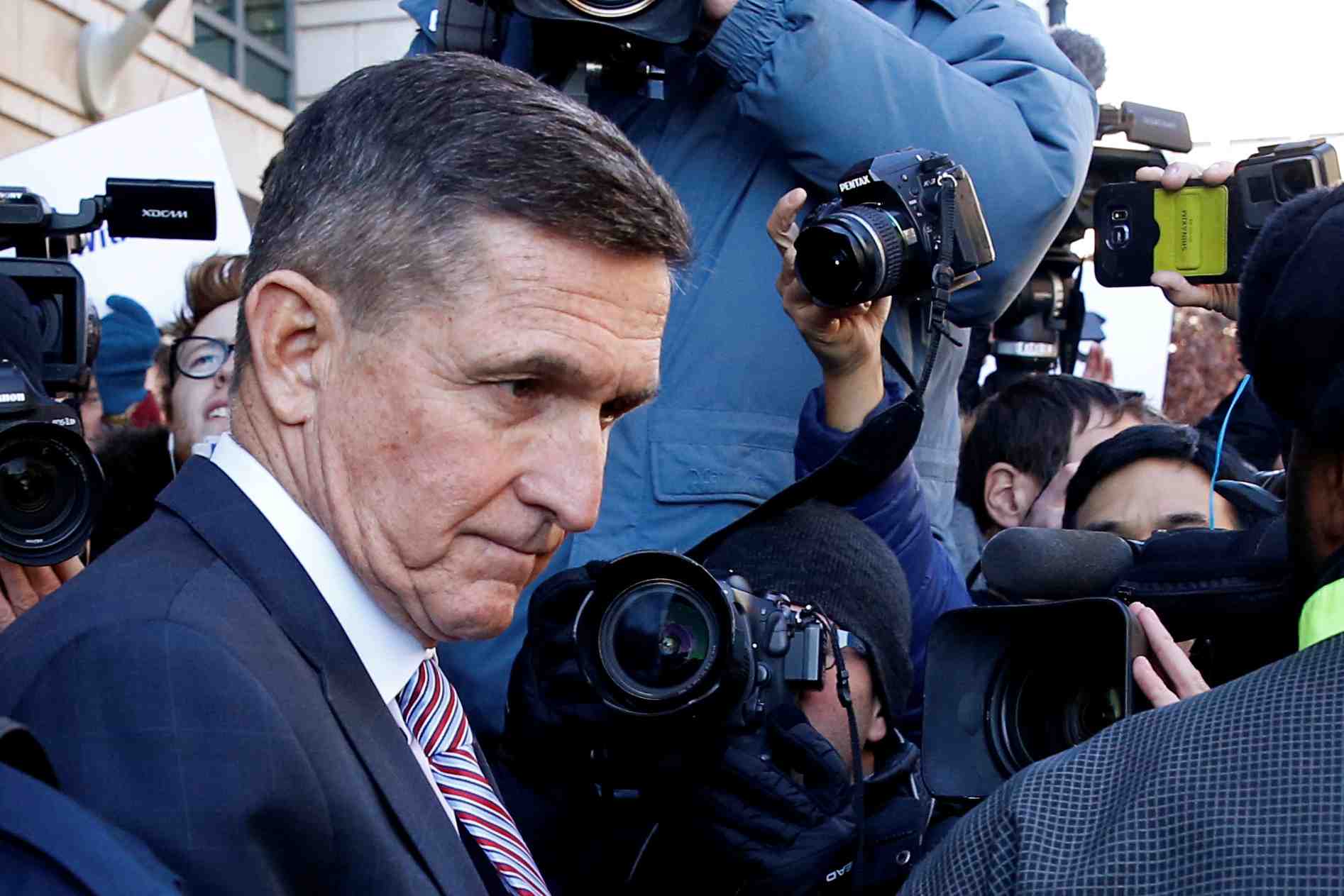 Usa: flynn tance au tribunal, l'annonce de sa peine repoussee