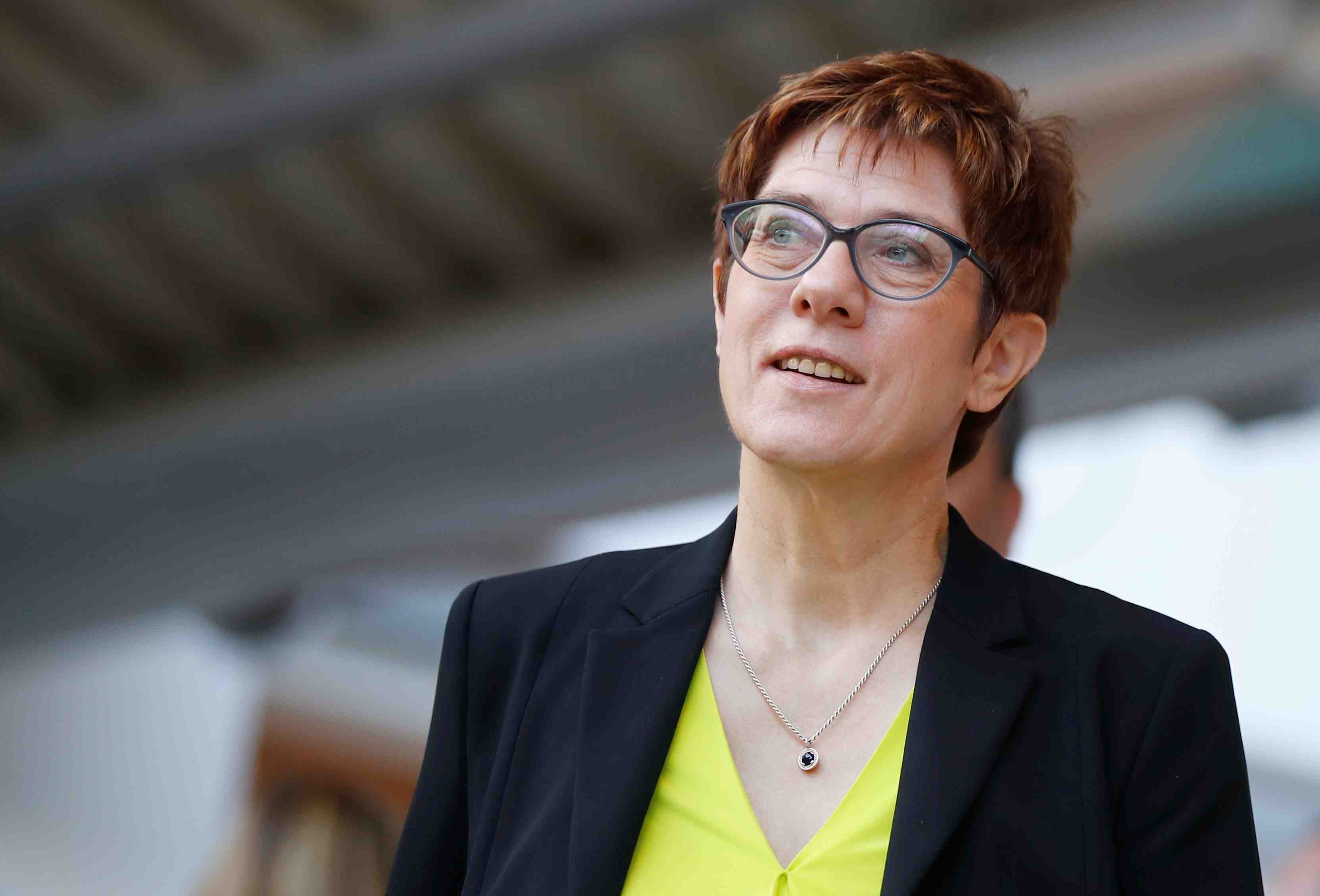 La presidente de la cdu inquiete de la situation en france