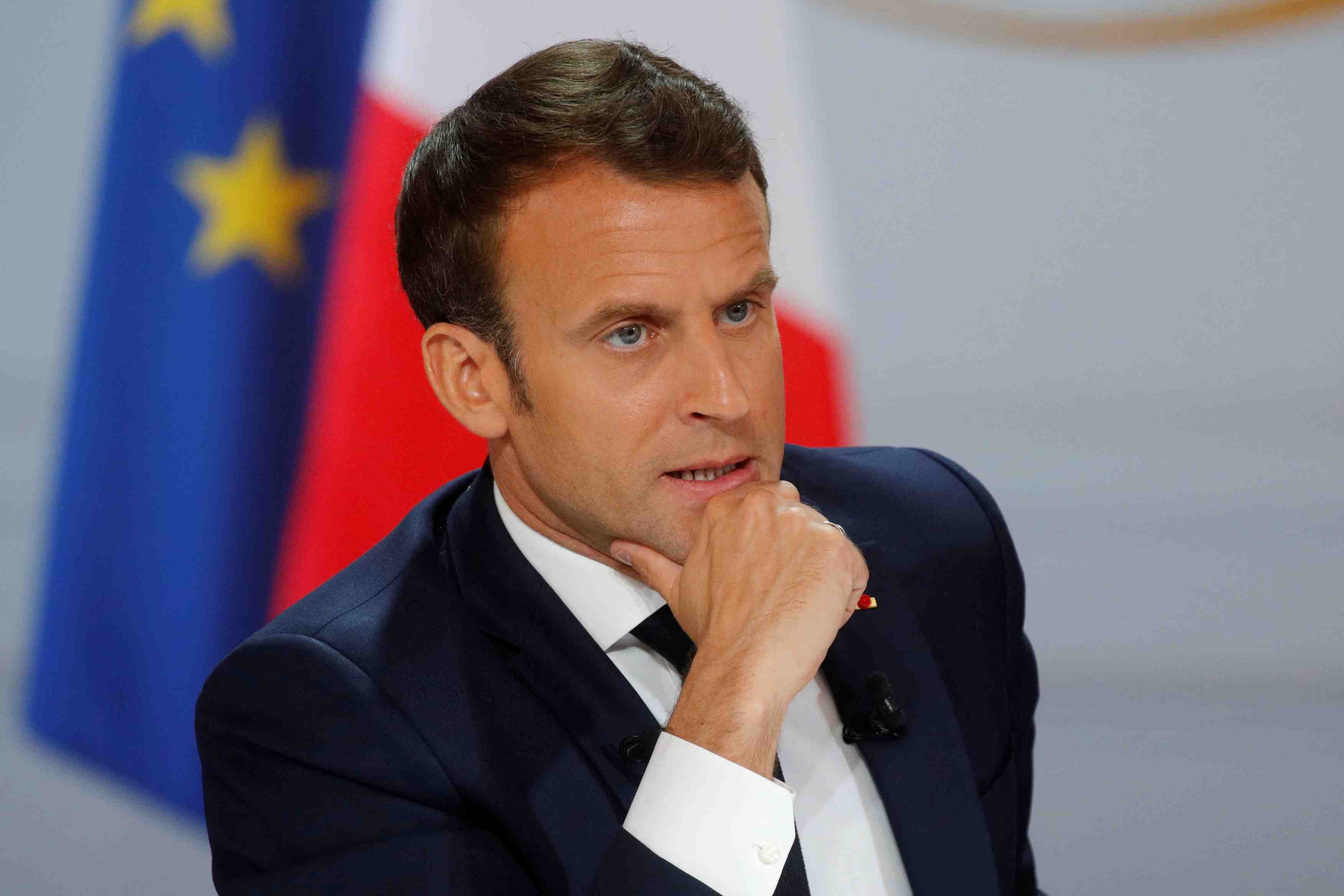 Macron annonce cinq milliards d'impots en moins pour eteindre la crise