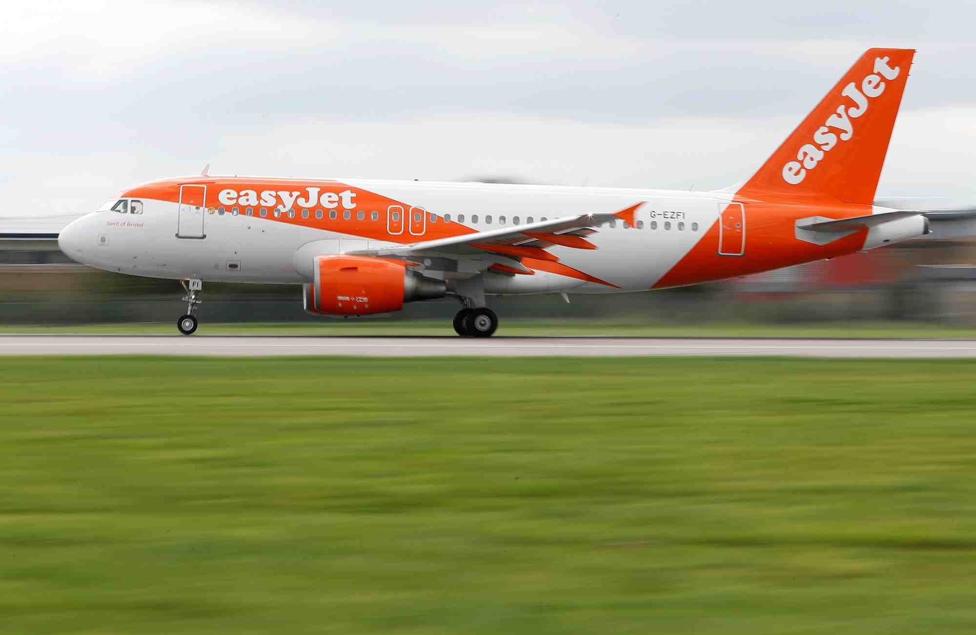 Photo d'un avion easyjet qui decolle