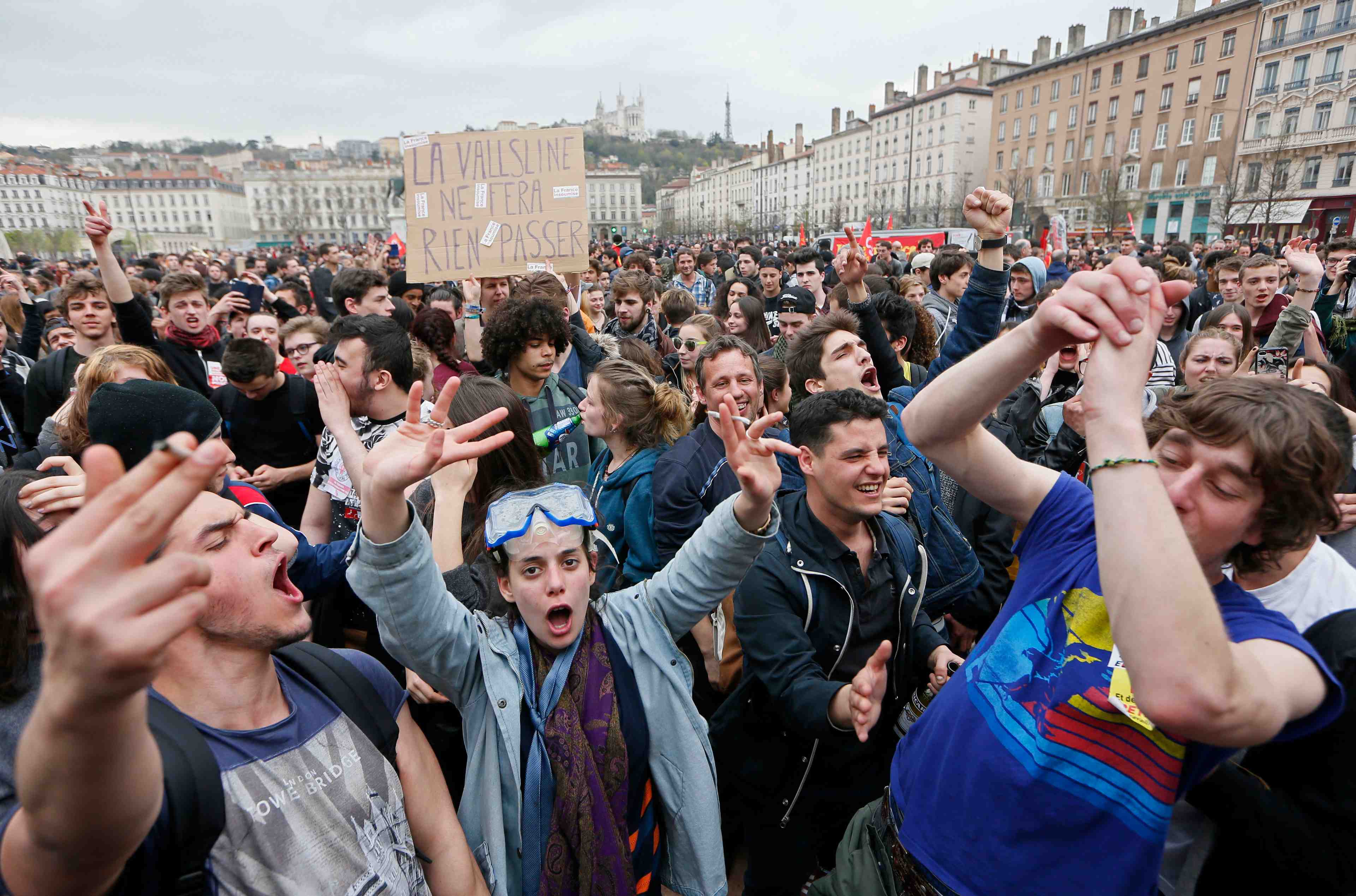 Le gouvernement pret a des gestes pour les jeunes en marge de l'examen de la loi travail