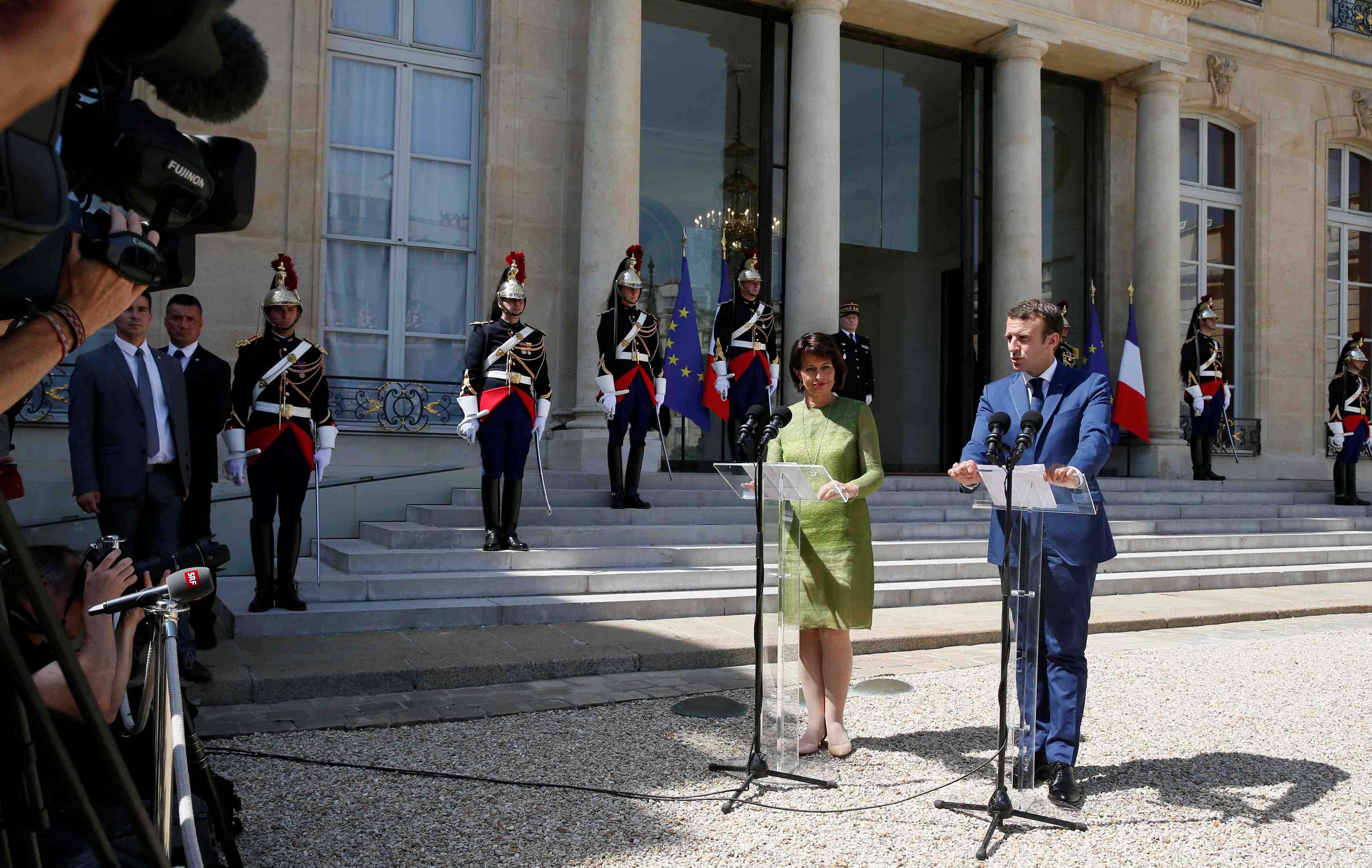 Macron salue la reprise de la cooperation fiscale avec berne
