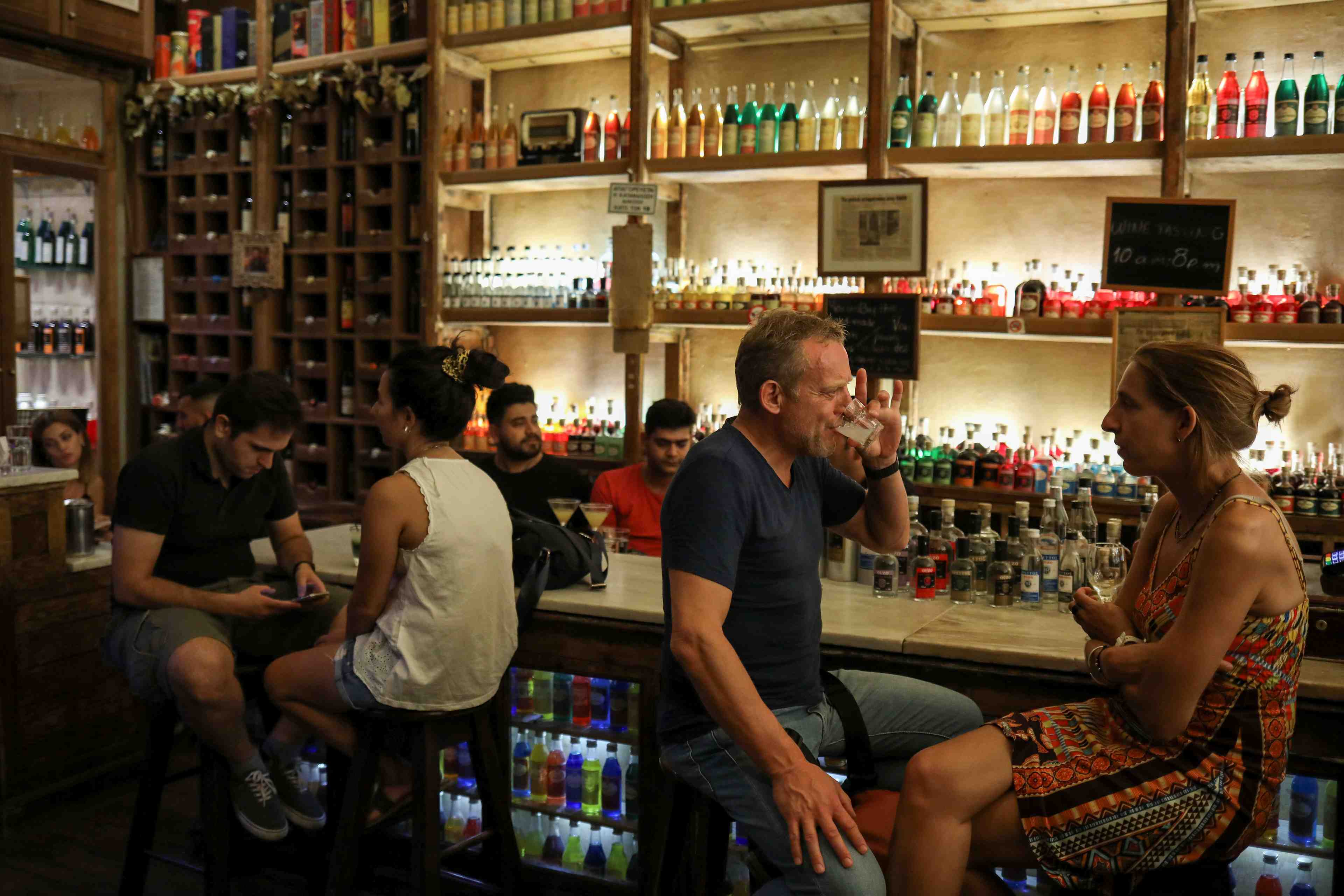 La grece va fermer bars et restaurants des le 3 novembre