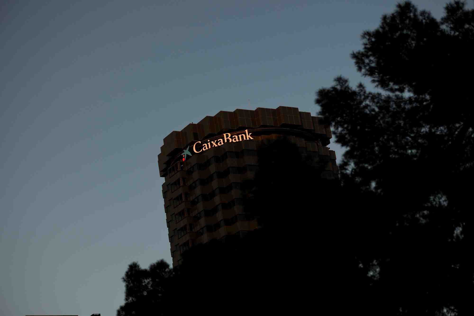 Caixabank porte son objectif de rentabilite a plus de 12% d'ici 2024