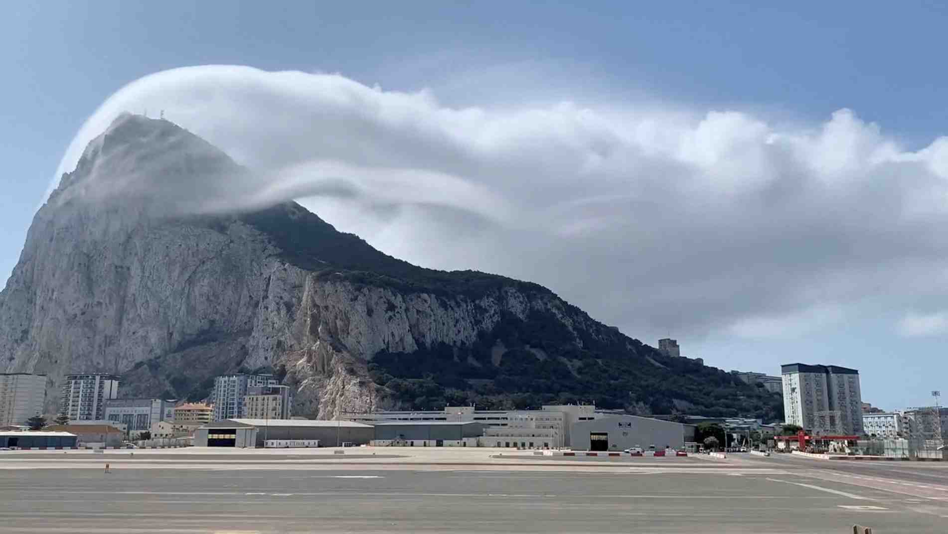 Gibraltar obtient officiellement le statut de ville britannique apres 180 ans