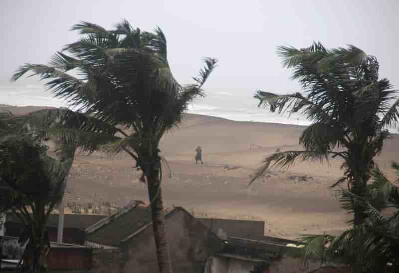 Un cyclone provoque de gros dégâts sur la côte est de l'Inde