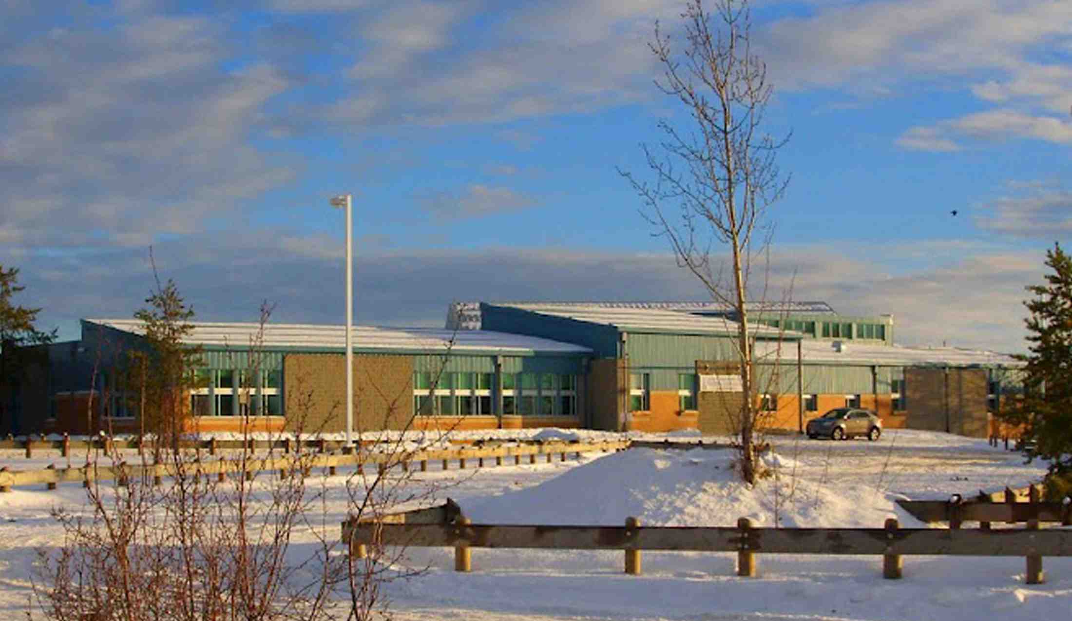Une fusillade dans une ecole au canada fait cinq morts