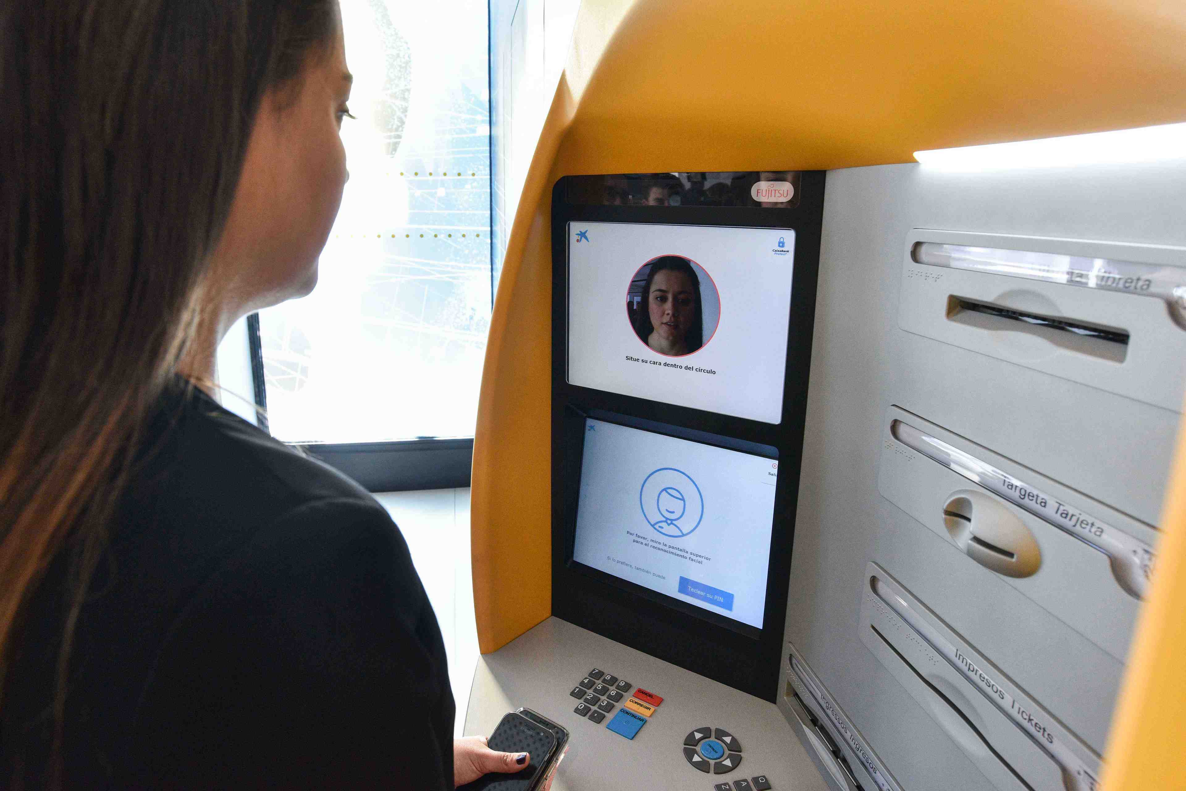 Reconnaissance faciale distributeur Caixa DAB