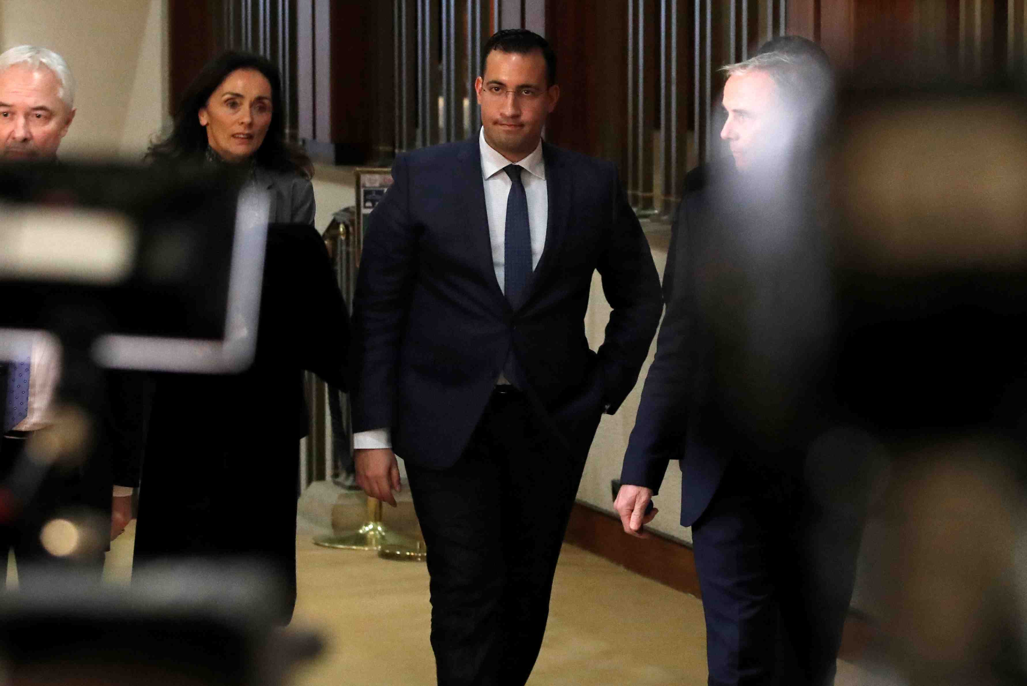 L'elysee n'a pas protege benalla, assure macron