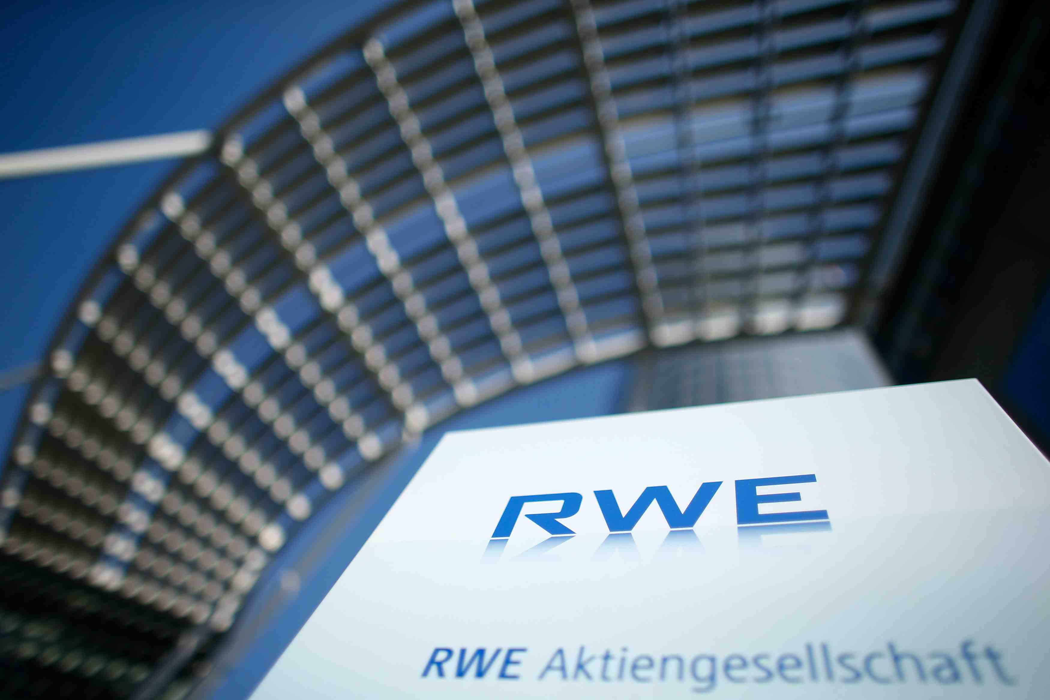 Rwe fait mieux que prevu au 1er trimestre grace a son activite de negoce