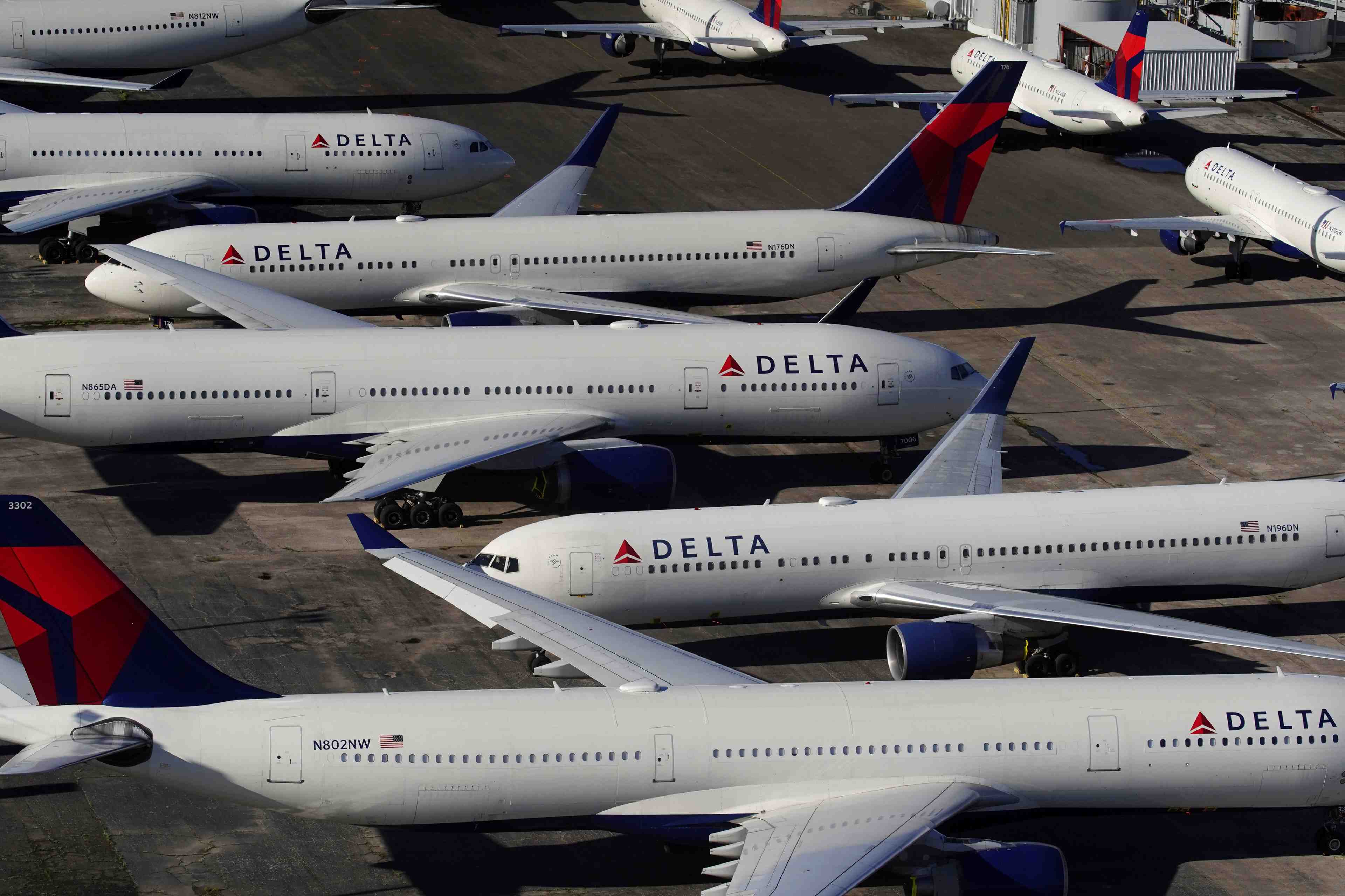 Delta air lines prevoit des pertes de tresorerie jusqu'au printemps
