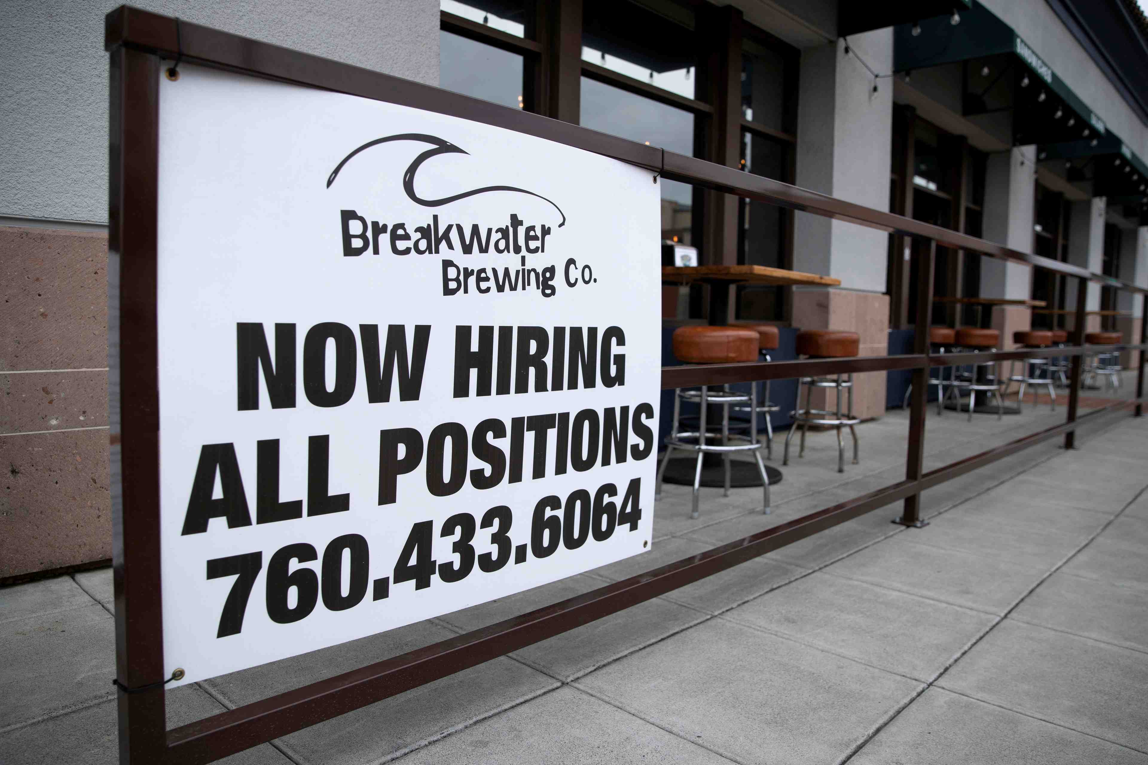 Etats-unis : le secteur prive a cree plus d'emplois que prevu en novembre, selon adp