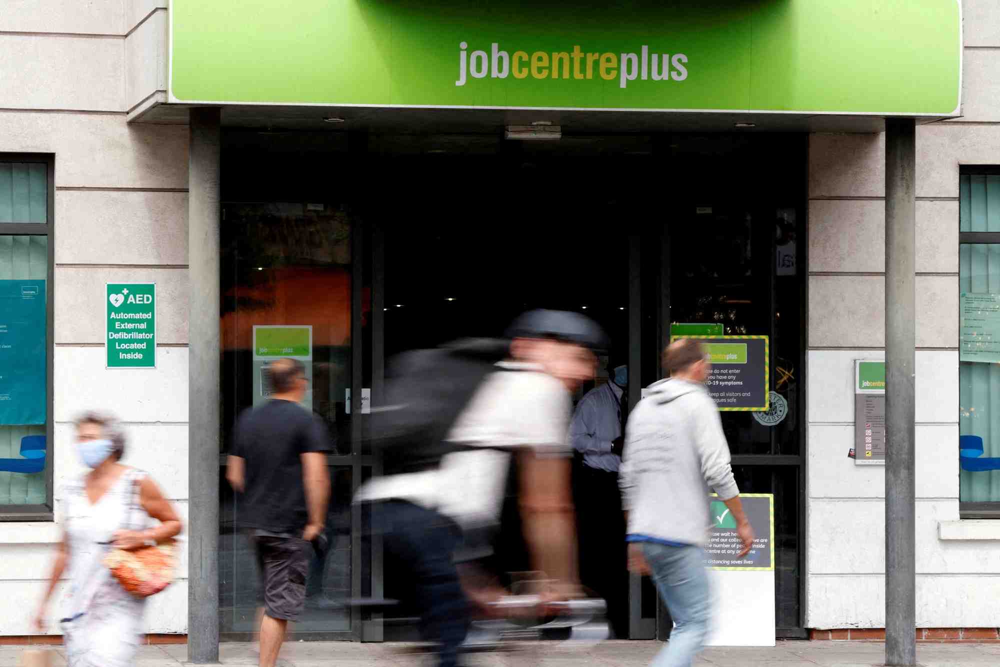 Grande-bretagne: le chomage au plus bas depuis 1974 mais l'inflation pese sur les salaires