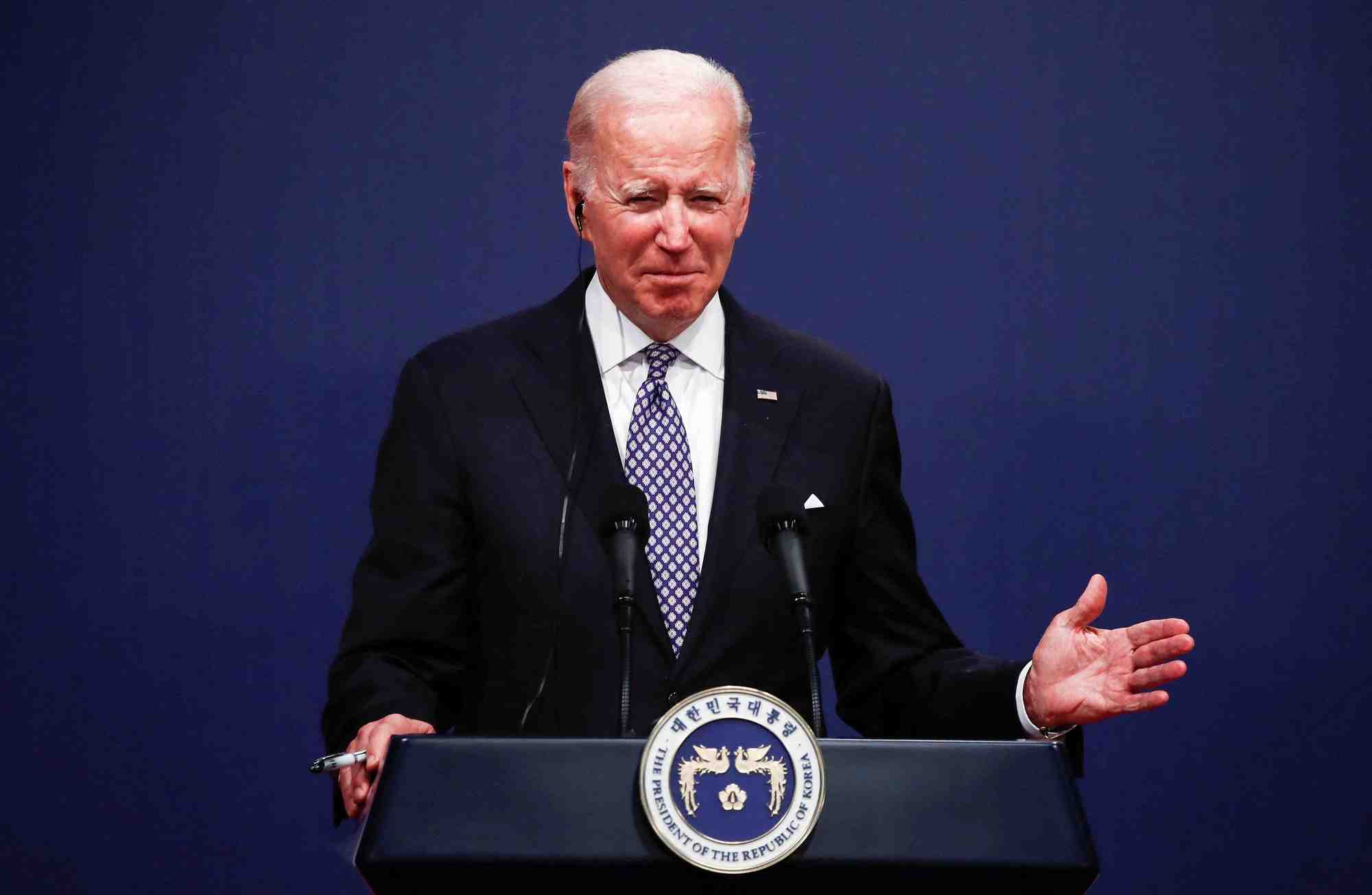 Biden promulgue la loi sur une aide americaine de 40 milliards de dollars a l'ukraine