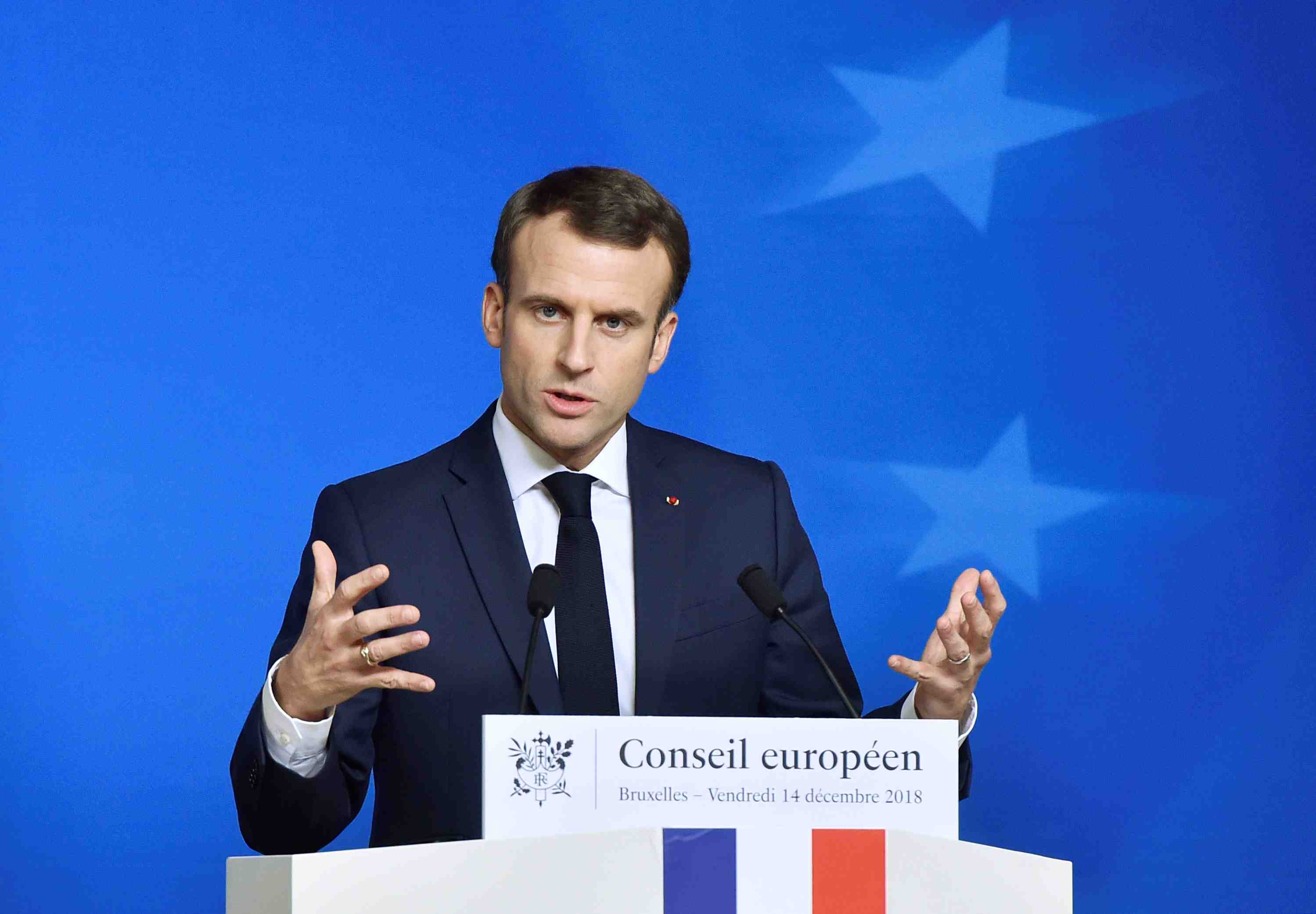 La france agit sans relache pour sophie petronin, dit macron