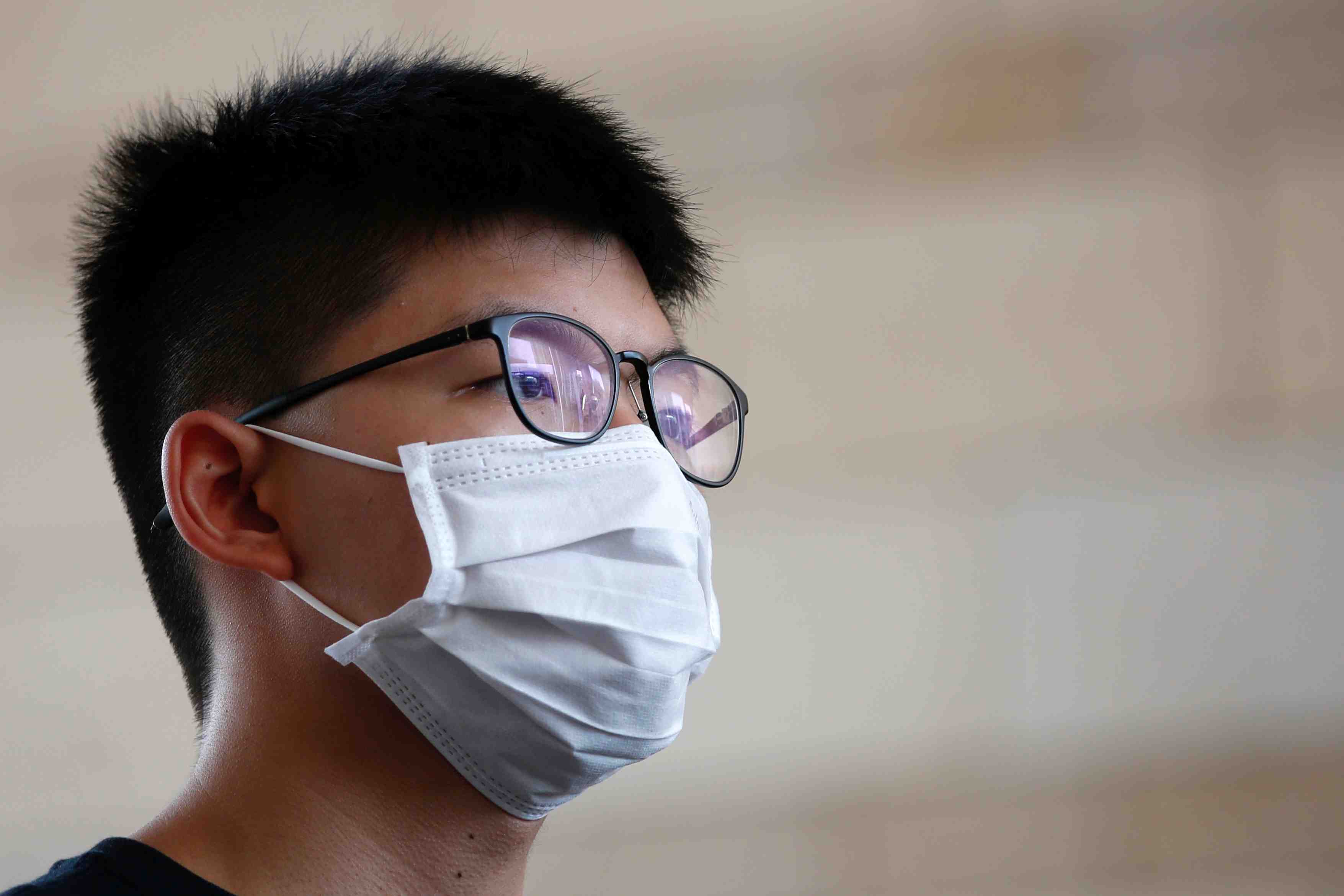 Le militant hongkongais joshua wong condamne a 13 mois et demi de prison