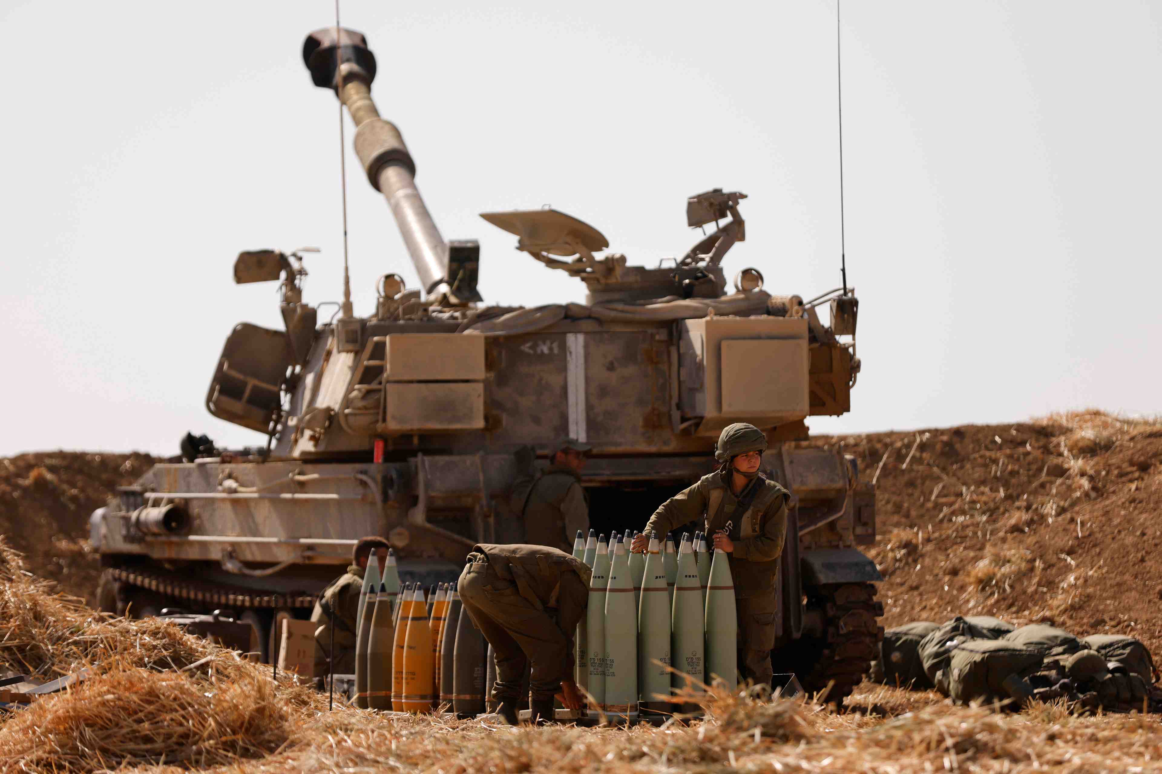 Israel masse des troupes pres de gaza, le conflit ne faiblit pas
