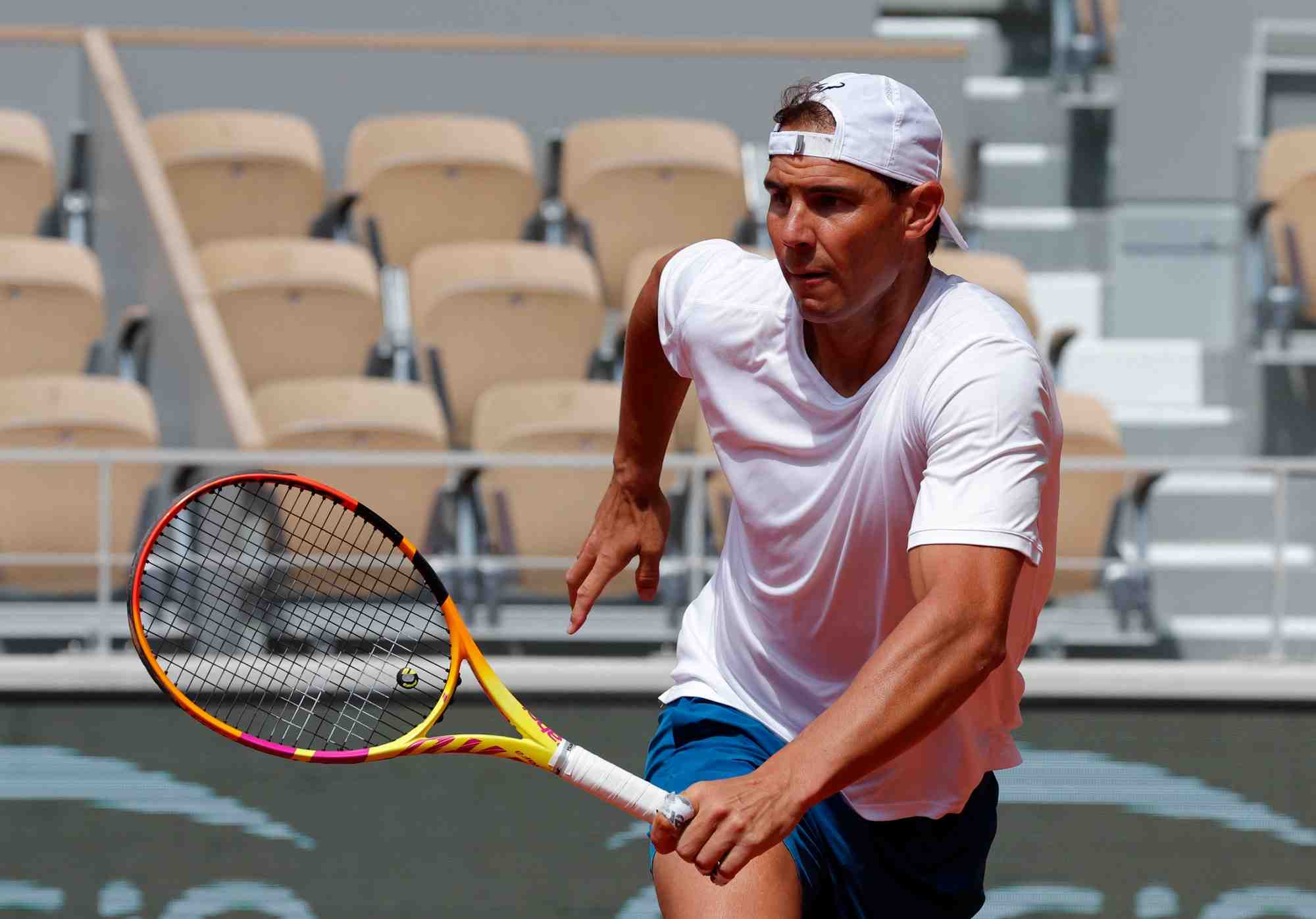 L'espagnol rafael nadal s'entraine avant le tournoi de roland-garros