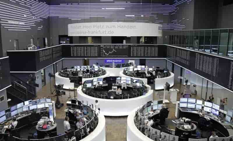 Les bourses europeennes en recul a la mi-seance