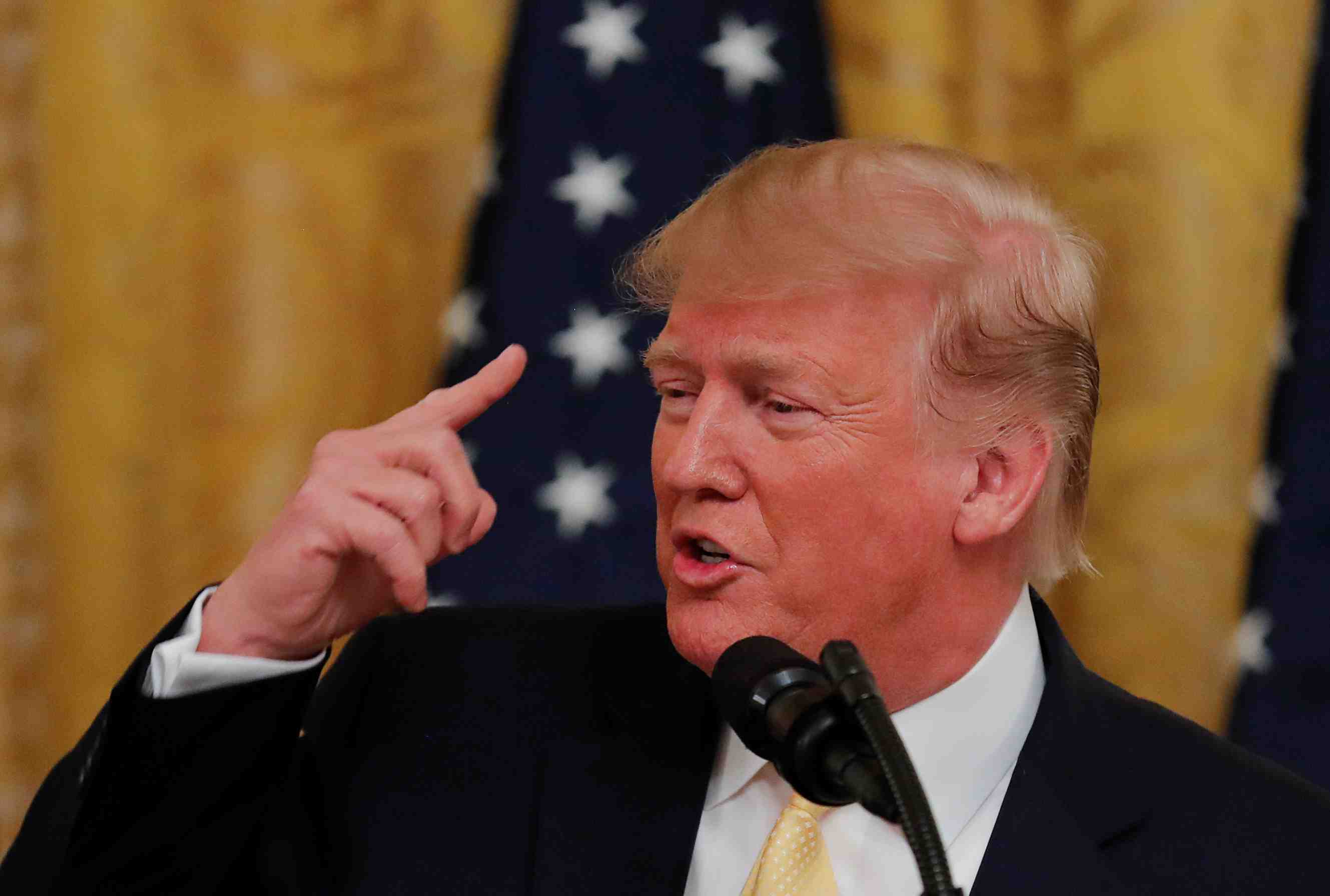 Trump critique les cryptomonnaies, exige qu'elles soient soumises aux regles bancaires