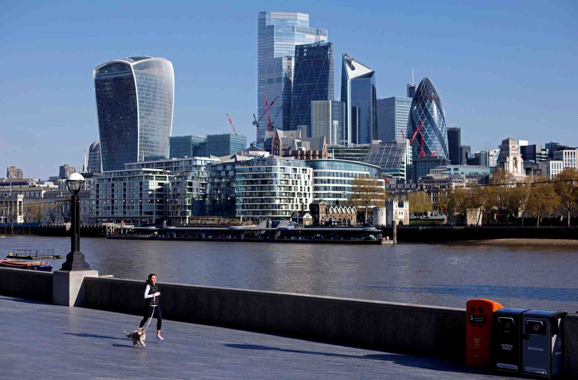 Londres signale sept morts, 1.907 contaminations