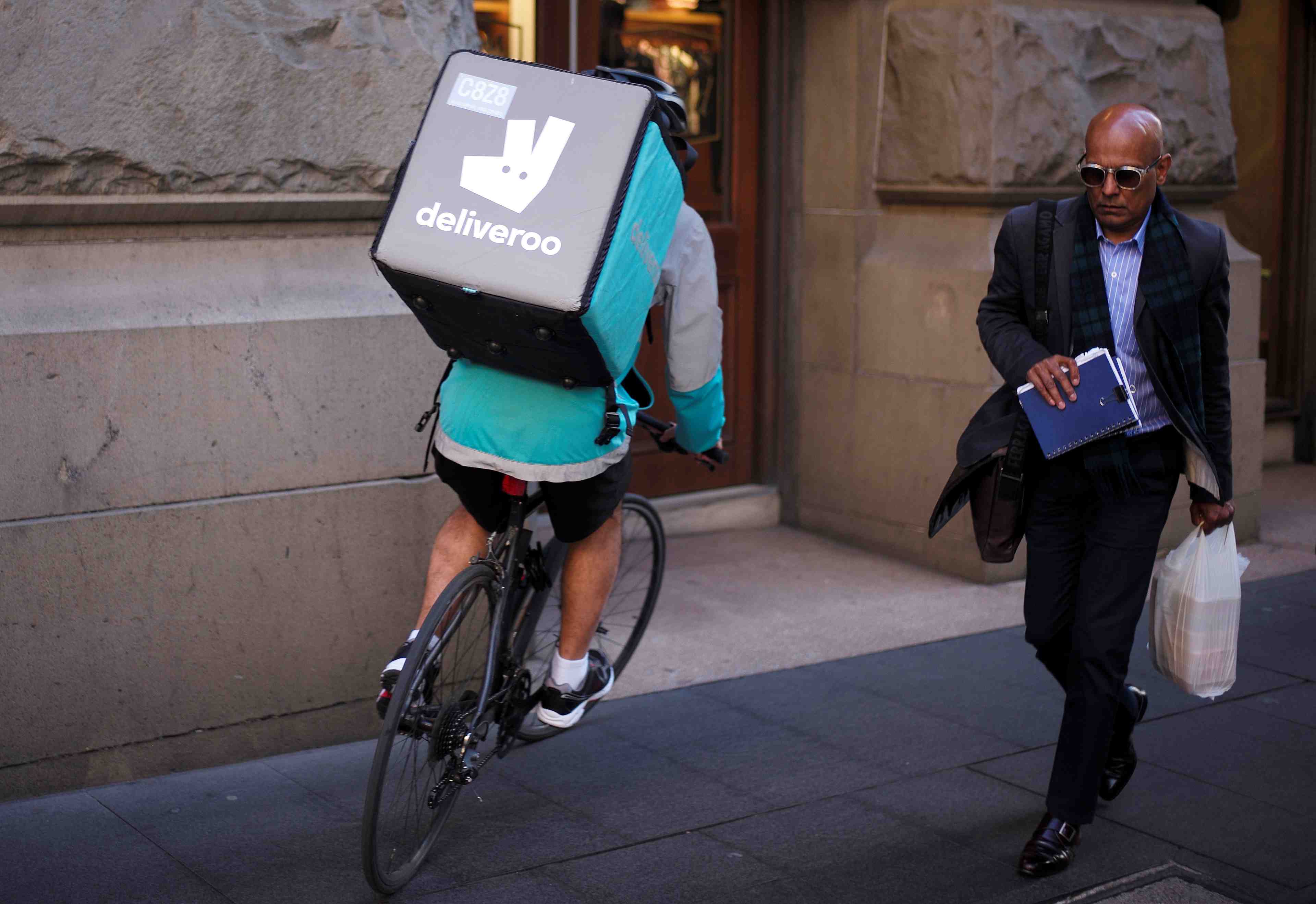 Deliveroo leve 385 millions de dollars