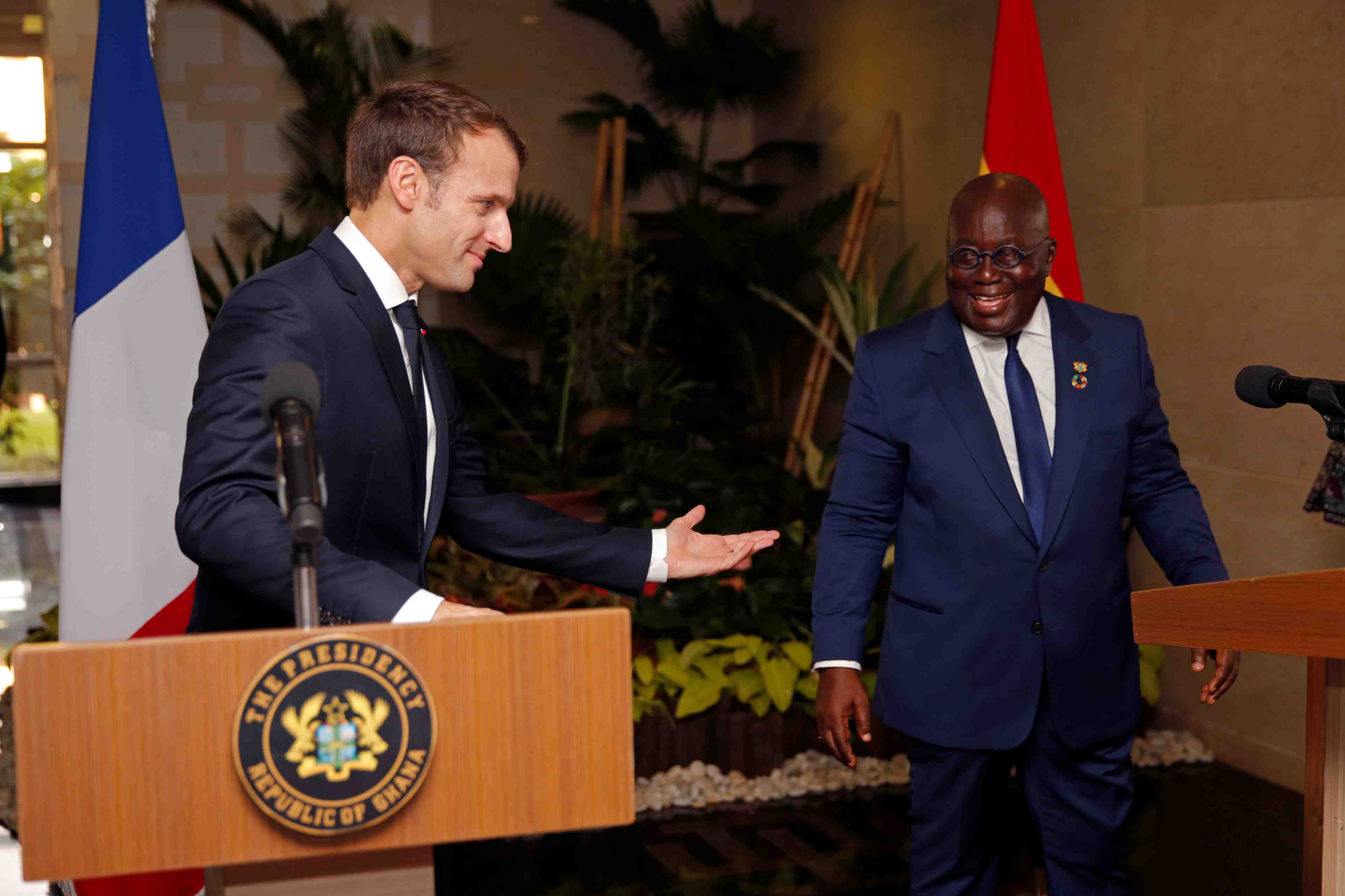 Au ghana, macron tend la main a l'afrique anglophone