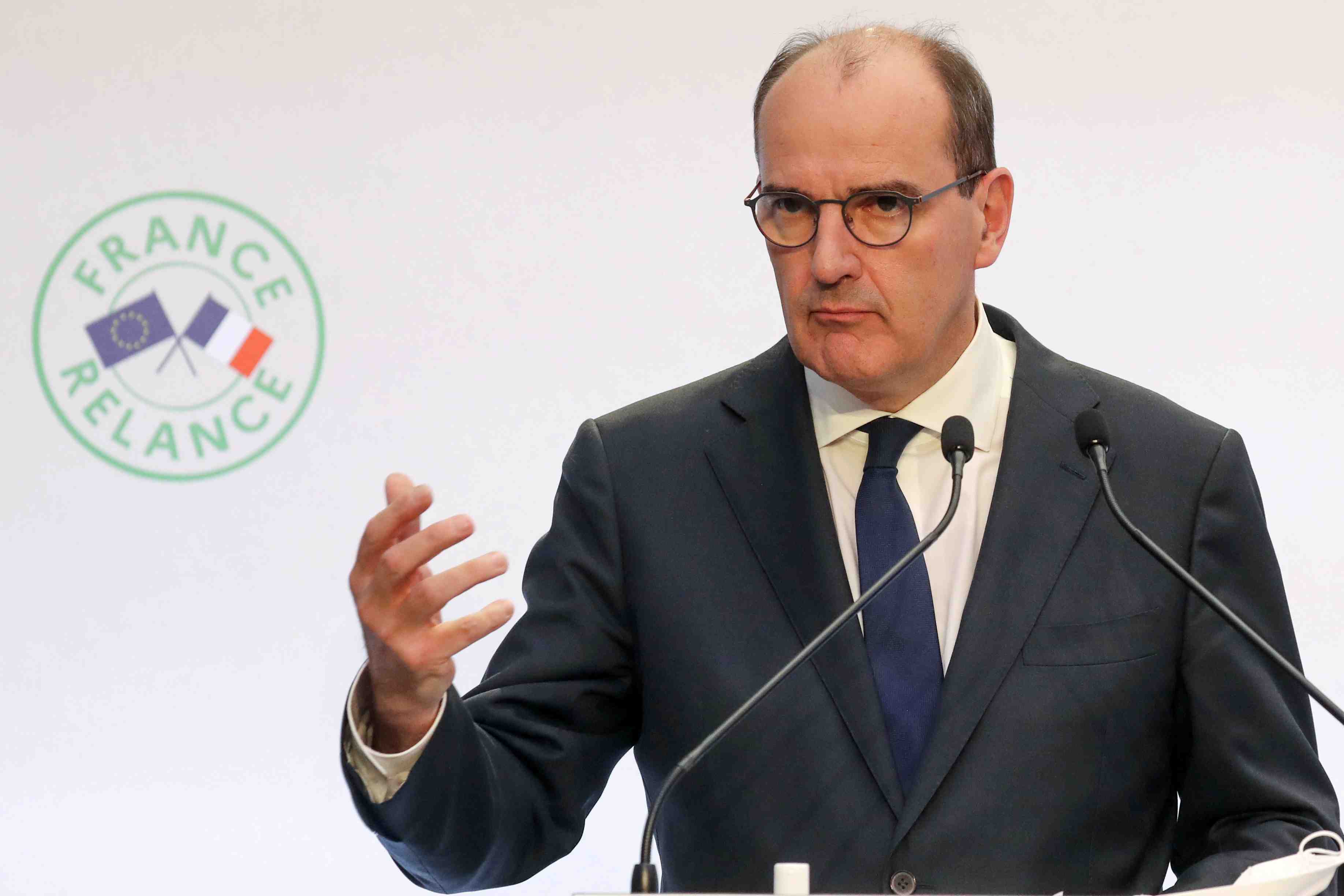 L'etat suit "de pres" le projet veolia-suez, dit castex