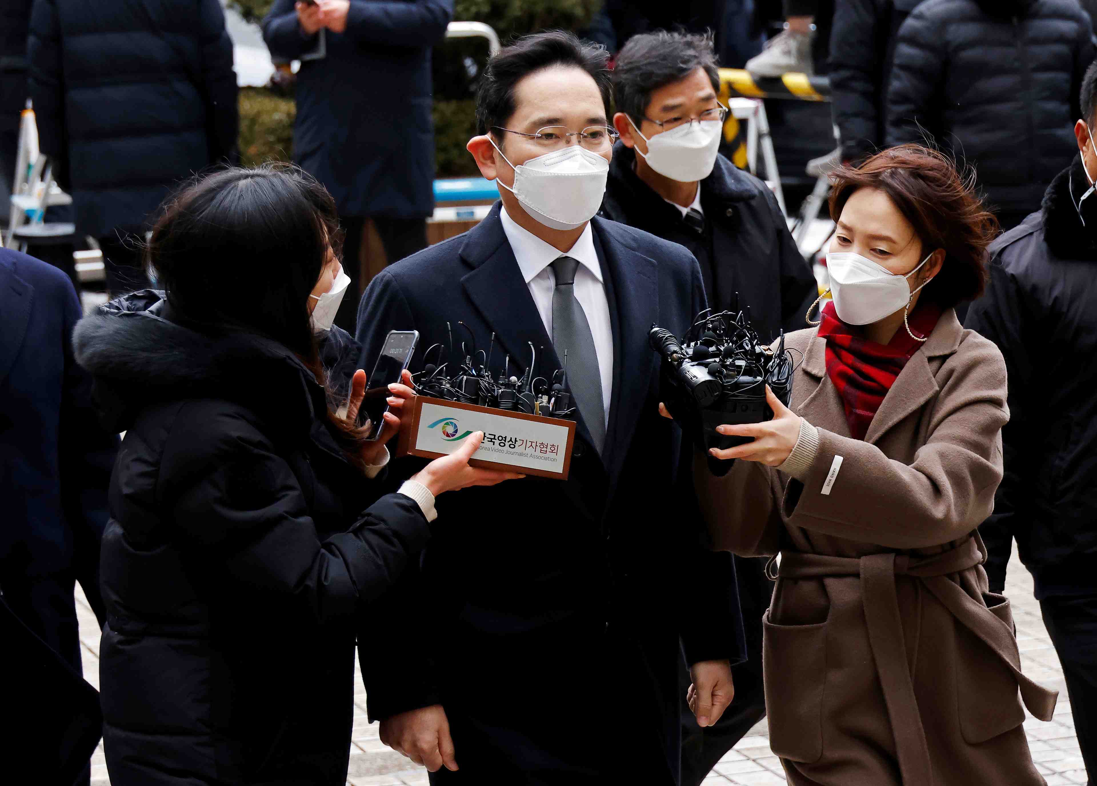L'heritier de samsung condamne a 2 ans et demi de prison pour corruption
