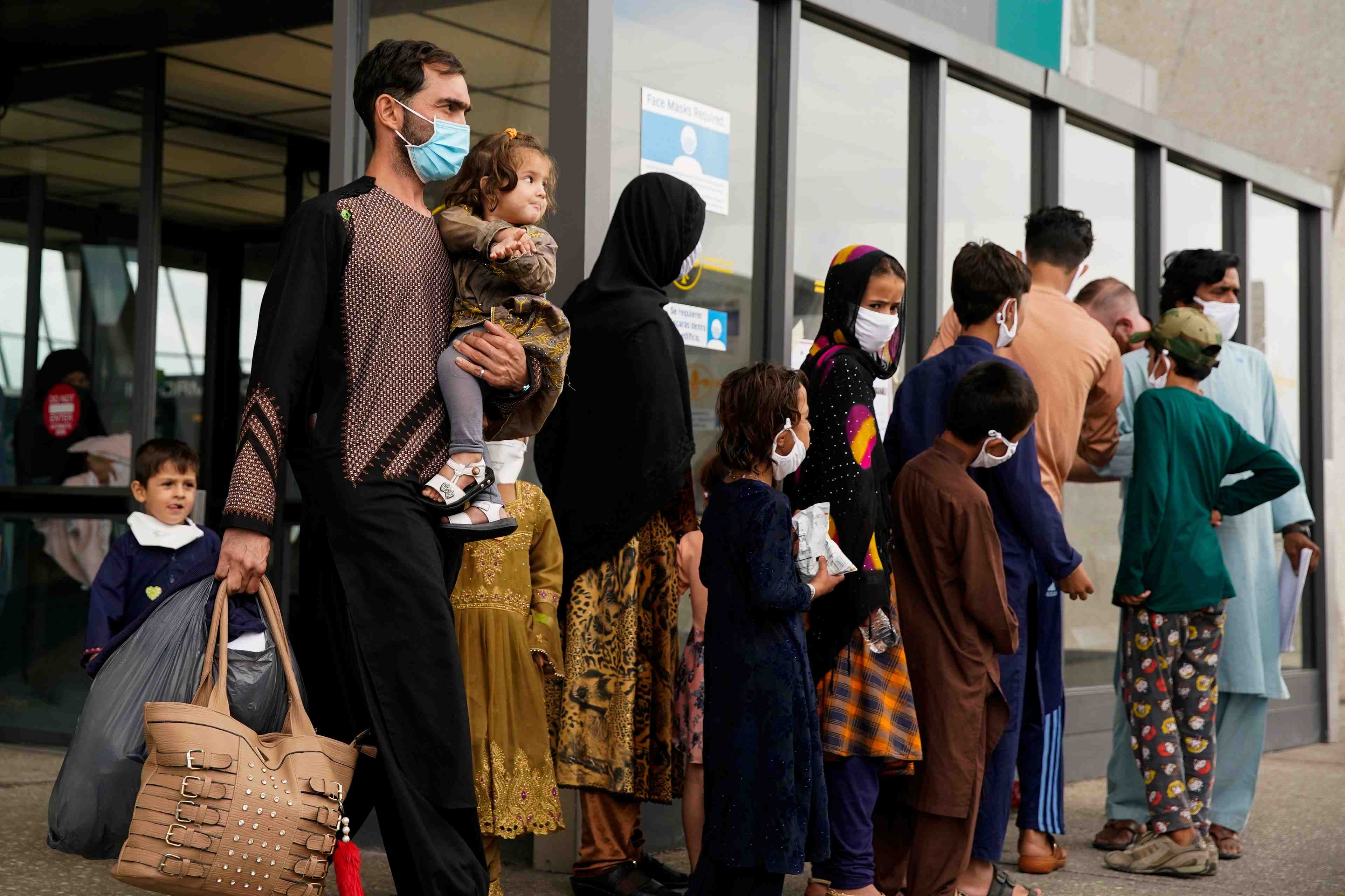 Les taliban vont autoriser le depart des afghans, selon un communique des usa et leurs allies