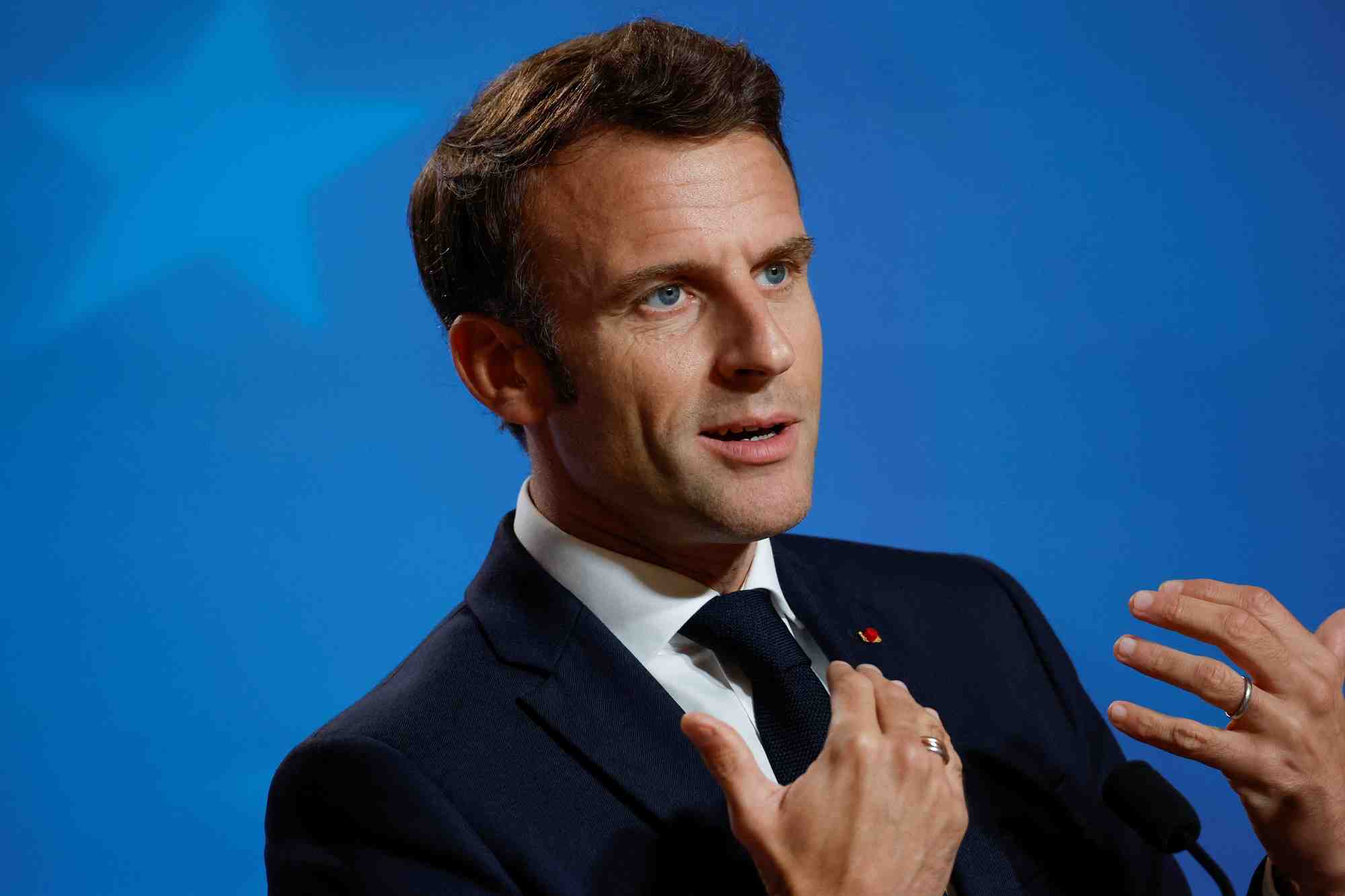 Le president francais emmanuel macron s'exprime lors d'une conference de presse a bruxelles, en belgique