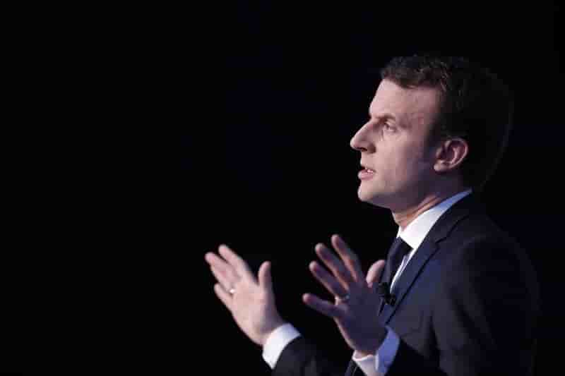 Macron juge "choquant" l'appel a manifester du camp fillon