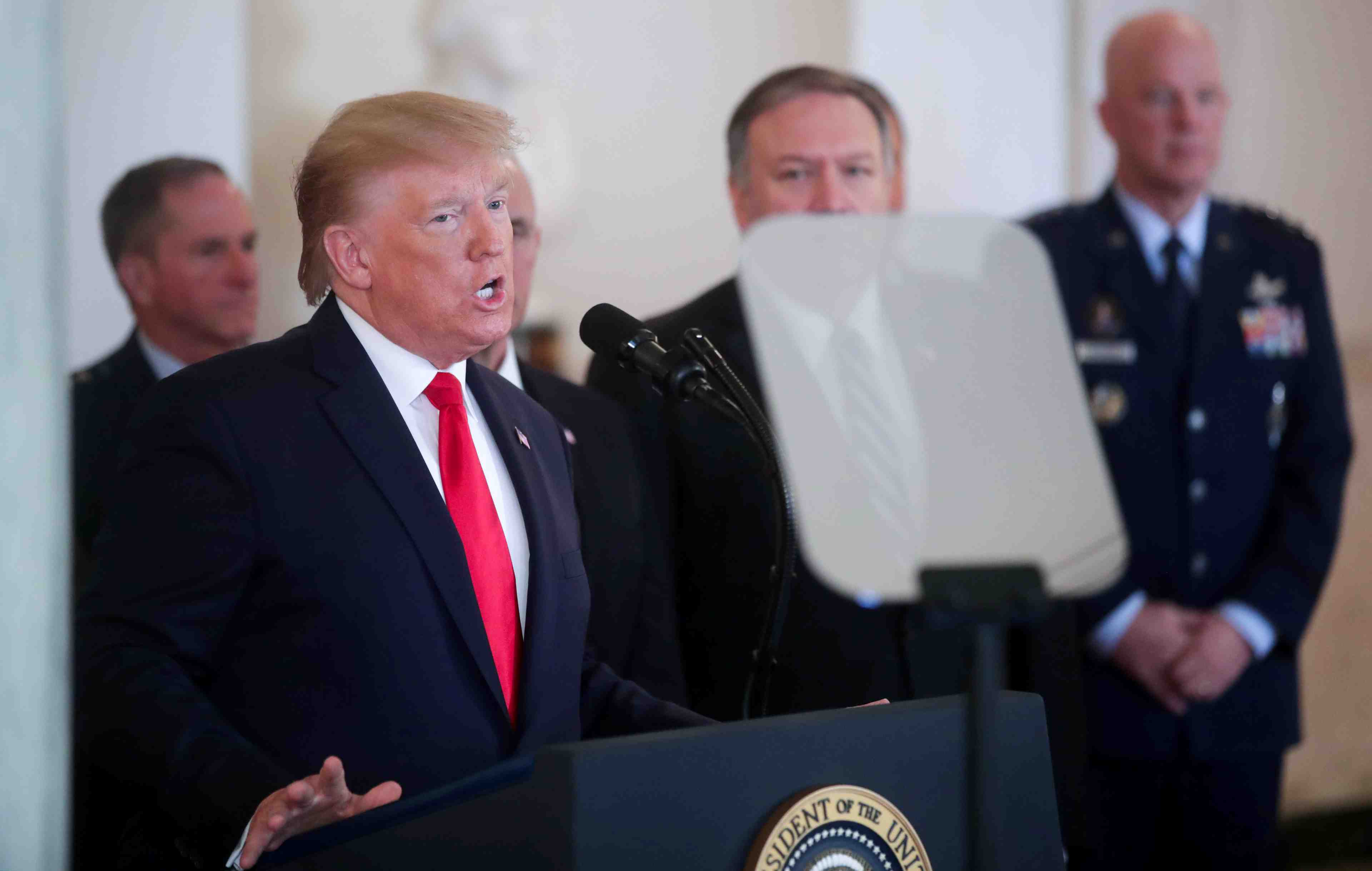 Pas de victimes apres les frappes iraniennes, dit trump, pour qui teheran "lache prise"