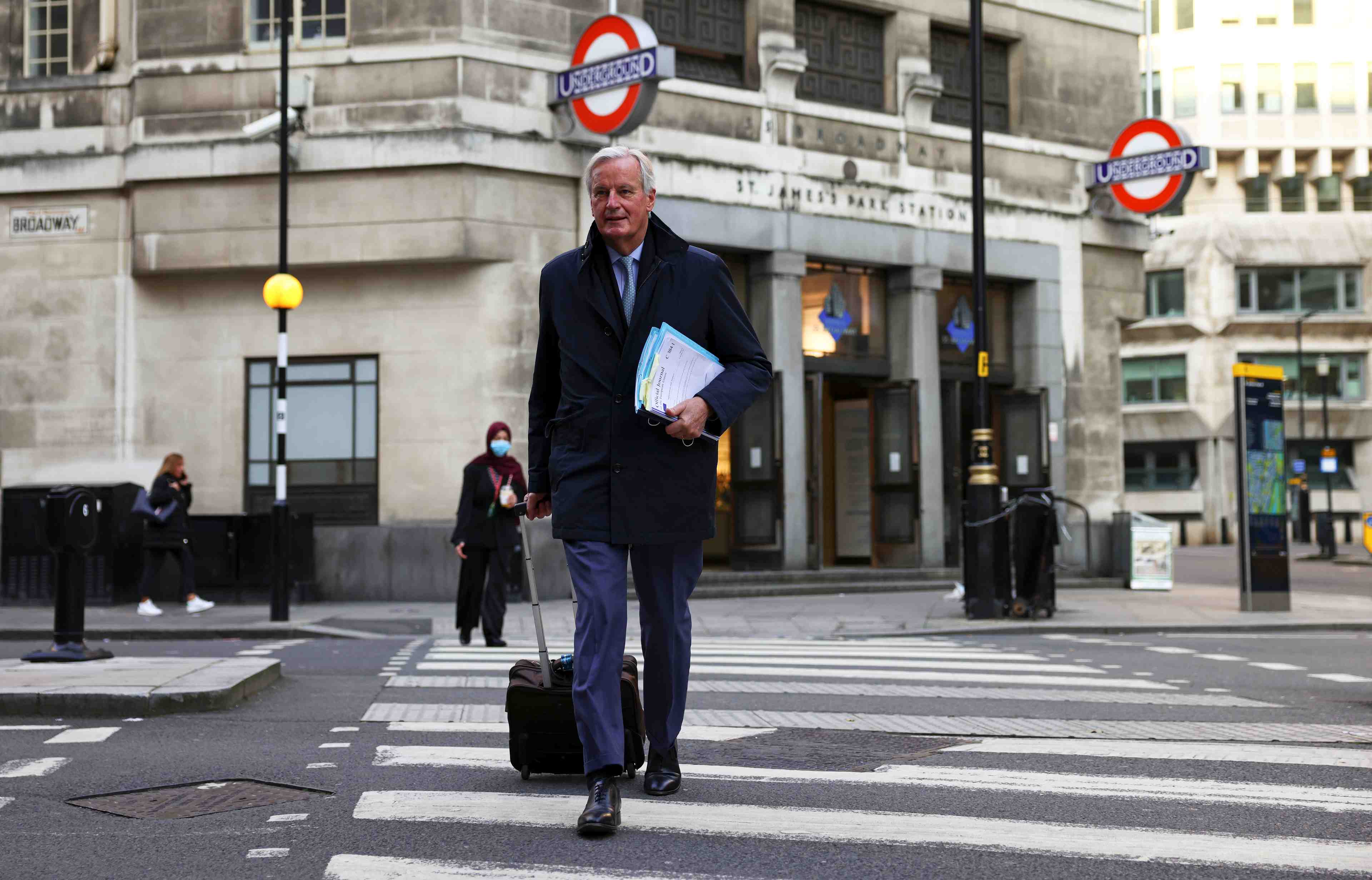 Brexit: barnier rentre a bruxelles apres avoir vu frost a londres