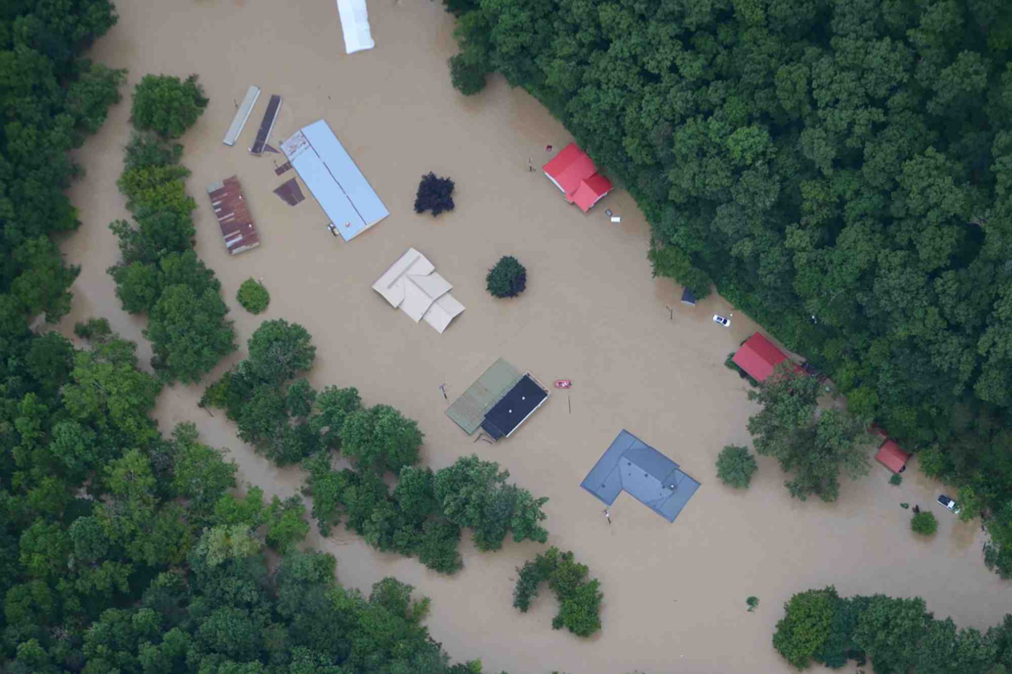 Le bilan des crues dans le kentucky passe a 25 morts