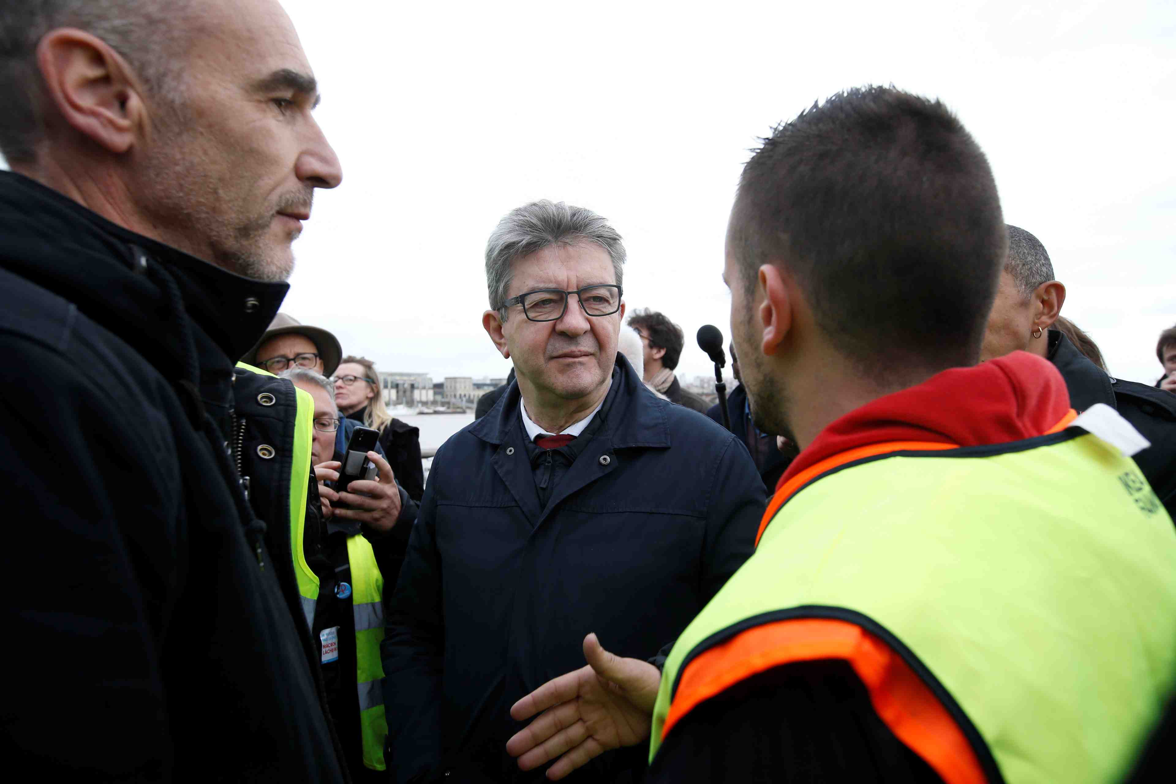 Lfi veut legiferer pour instaurer un referendum citoyen
