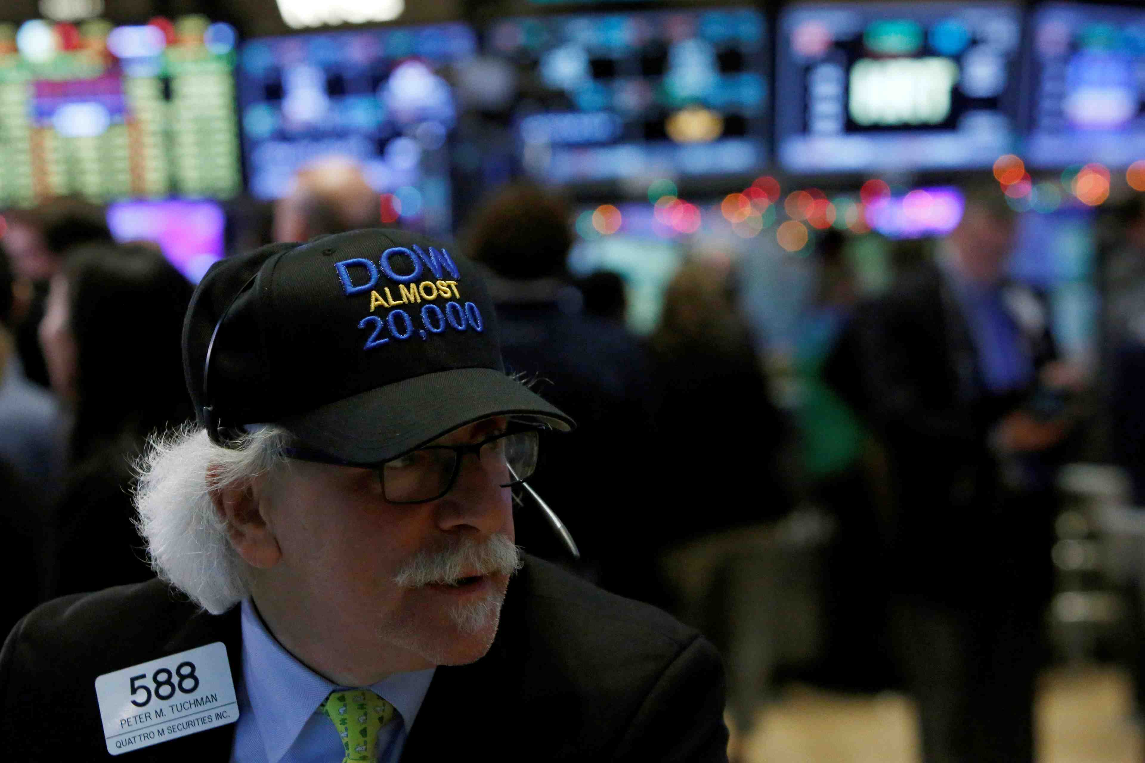 La bourse de new york finit sur une note legerement positive