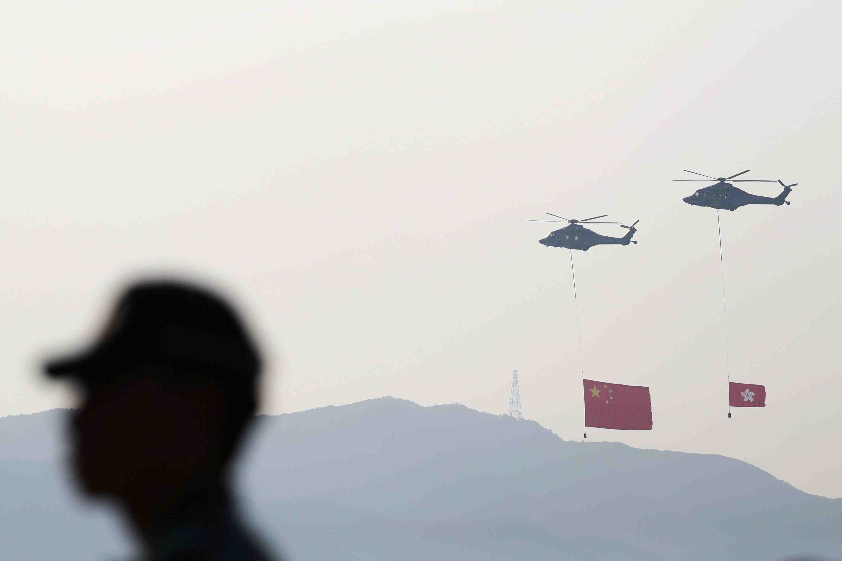 Hong kong sous surveillance pour les 70 ans de la republique populaire de chine