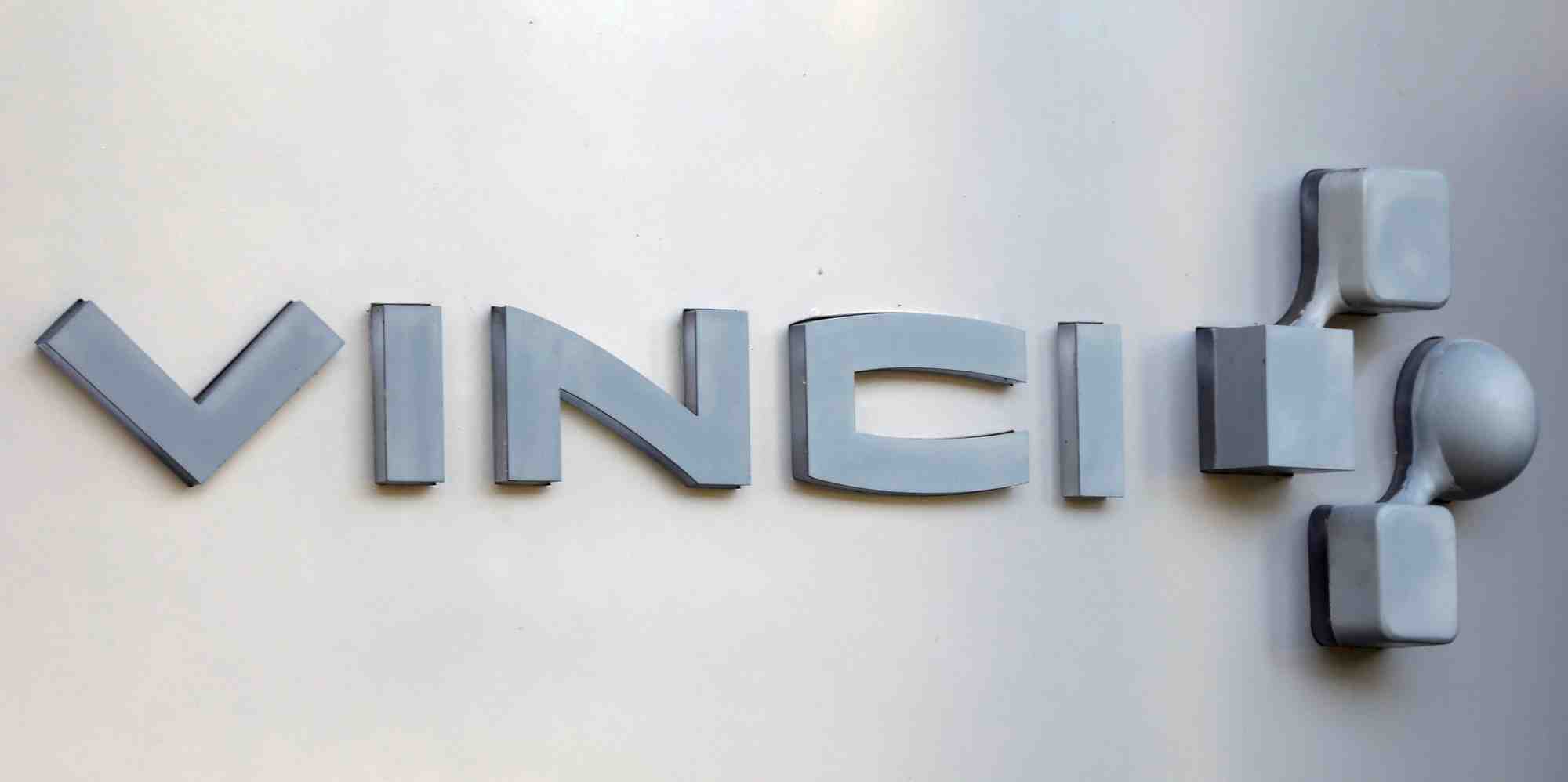 Le logo de vinci est photographie au siege de la societe a rueil-malmaison pres de paris