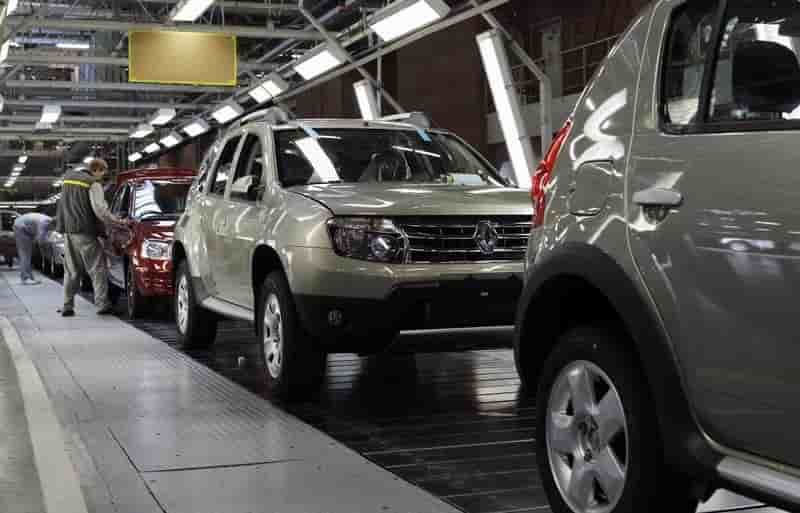 Renault va suspendre provisoirement sa production a moscou