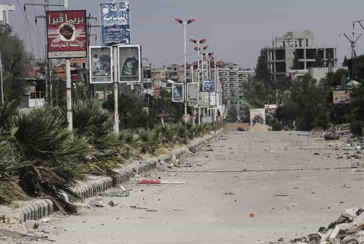 Premier convoi d'aide pour la ville syrienne d'harasta assiegee depuis 4 ans