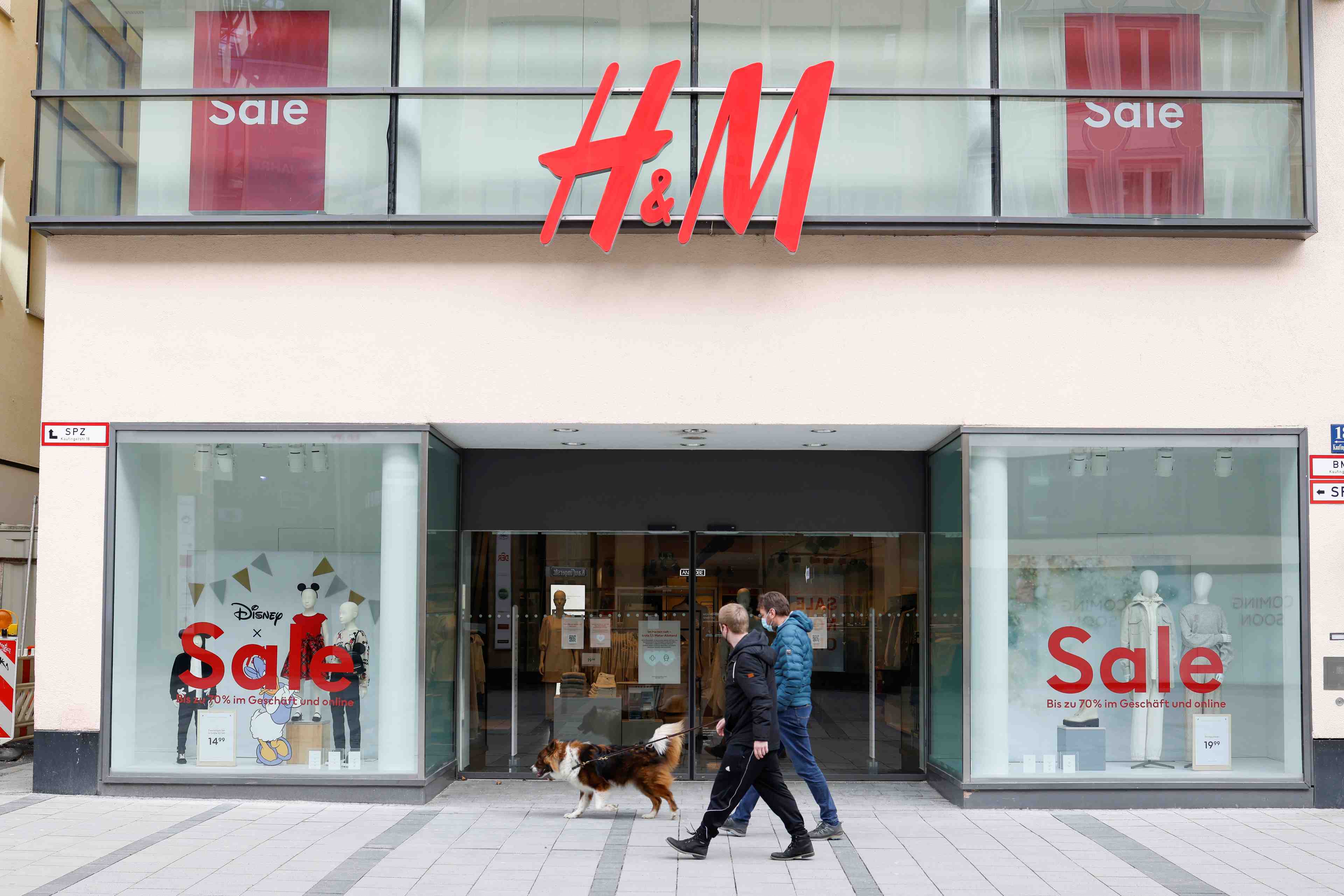 Les ventes de h&m baissent legerement moins que prevu au t1
